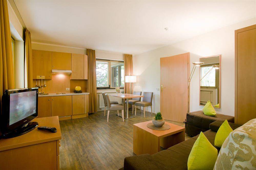 Flora Hotel & Suites