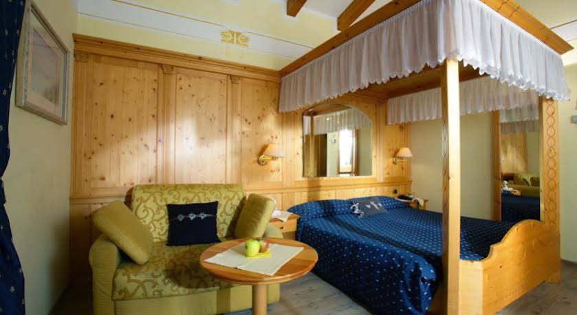 Alexander Hotel