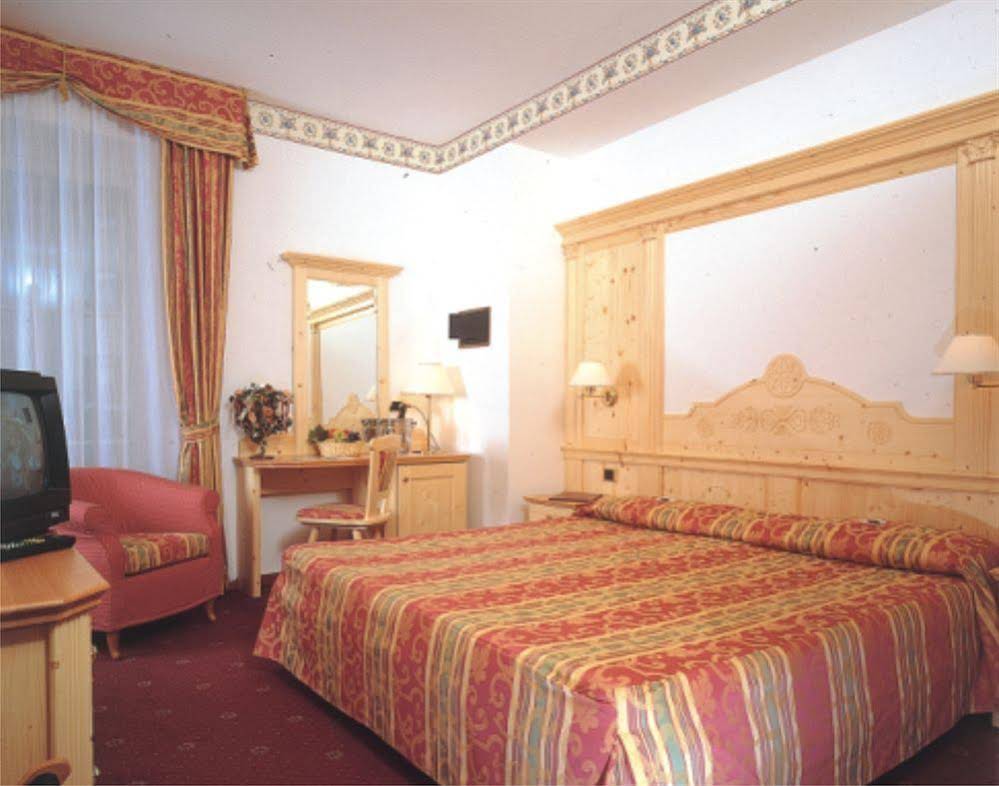 Alexander Hotel