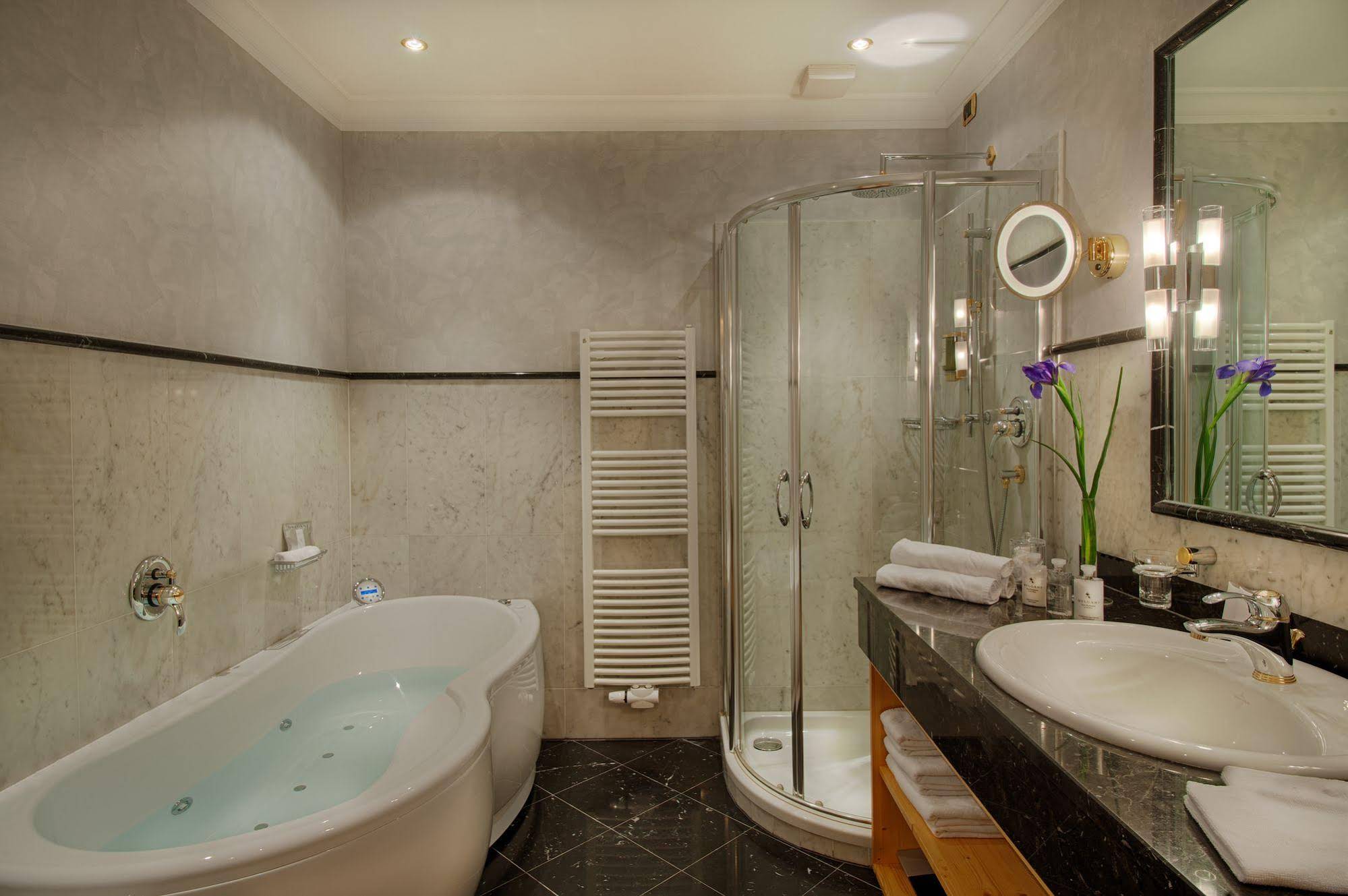 Alpenpalace Luxury Hideaway & Spa Retreat