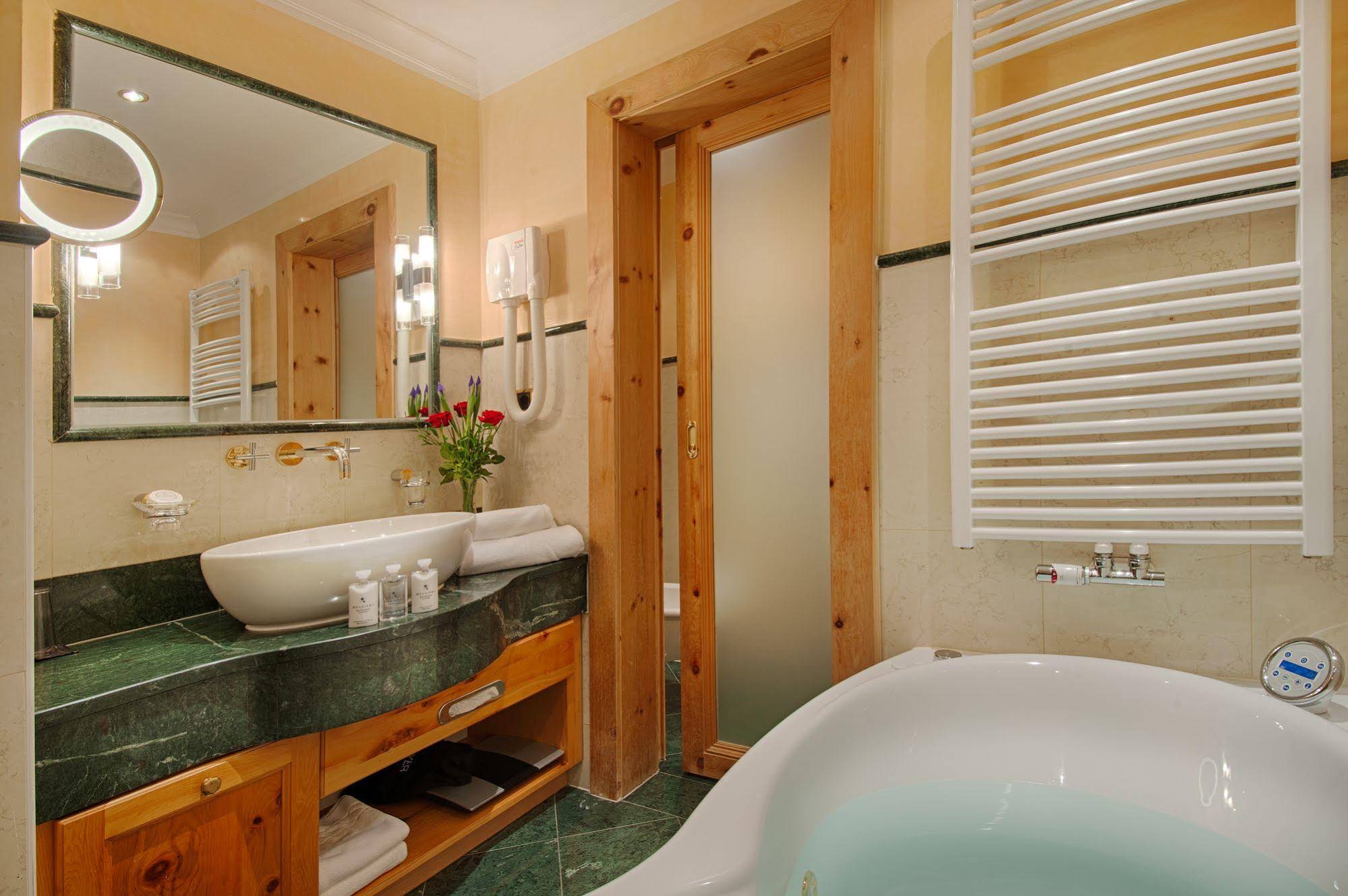 Alpenpalace Luxury Hideaway & Spa Retreat