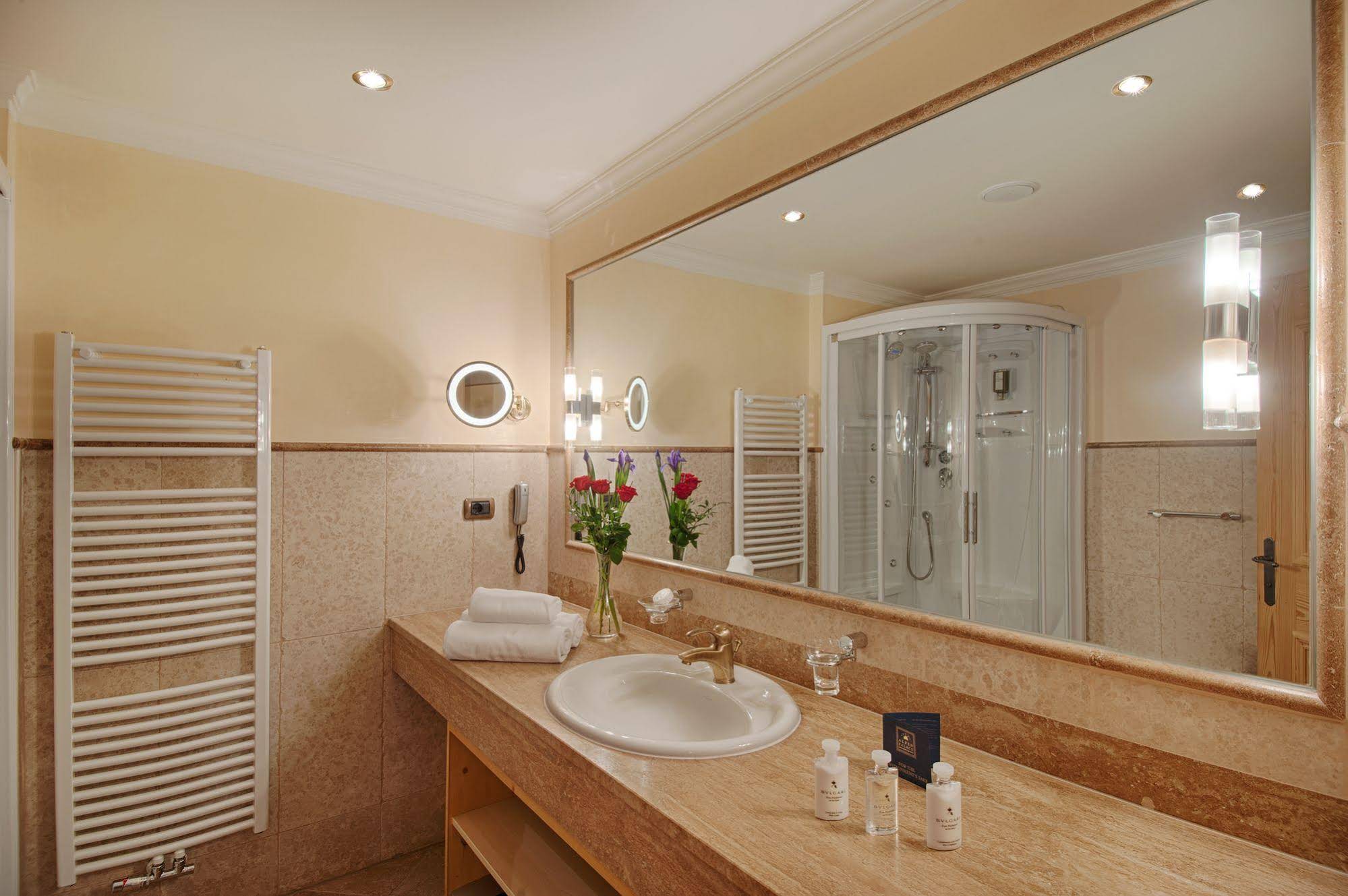Alpenpalace Luxury Hideaway & Spa Retreat