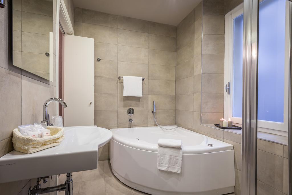 Florence Old Bridge B&B