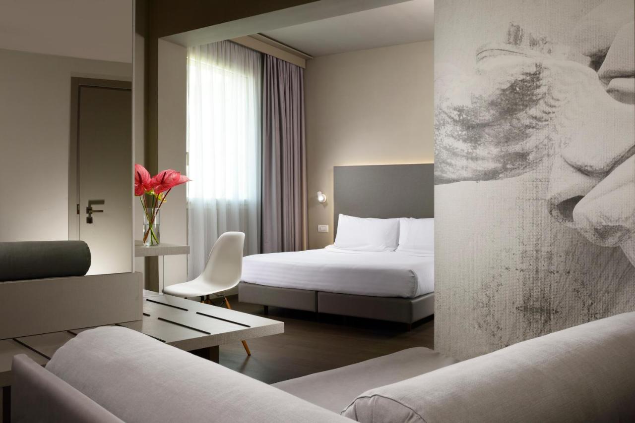 Glance Hotel