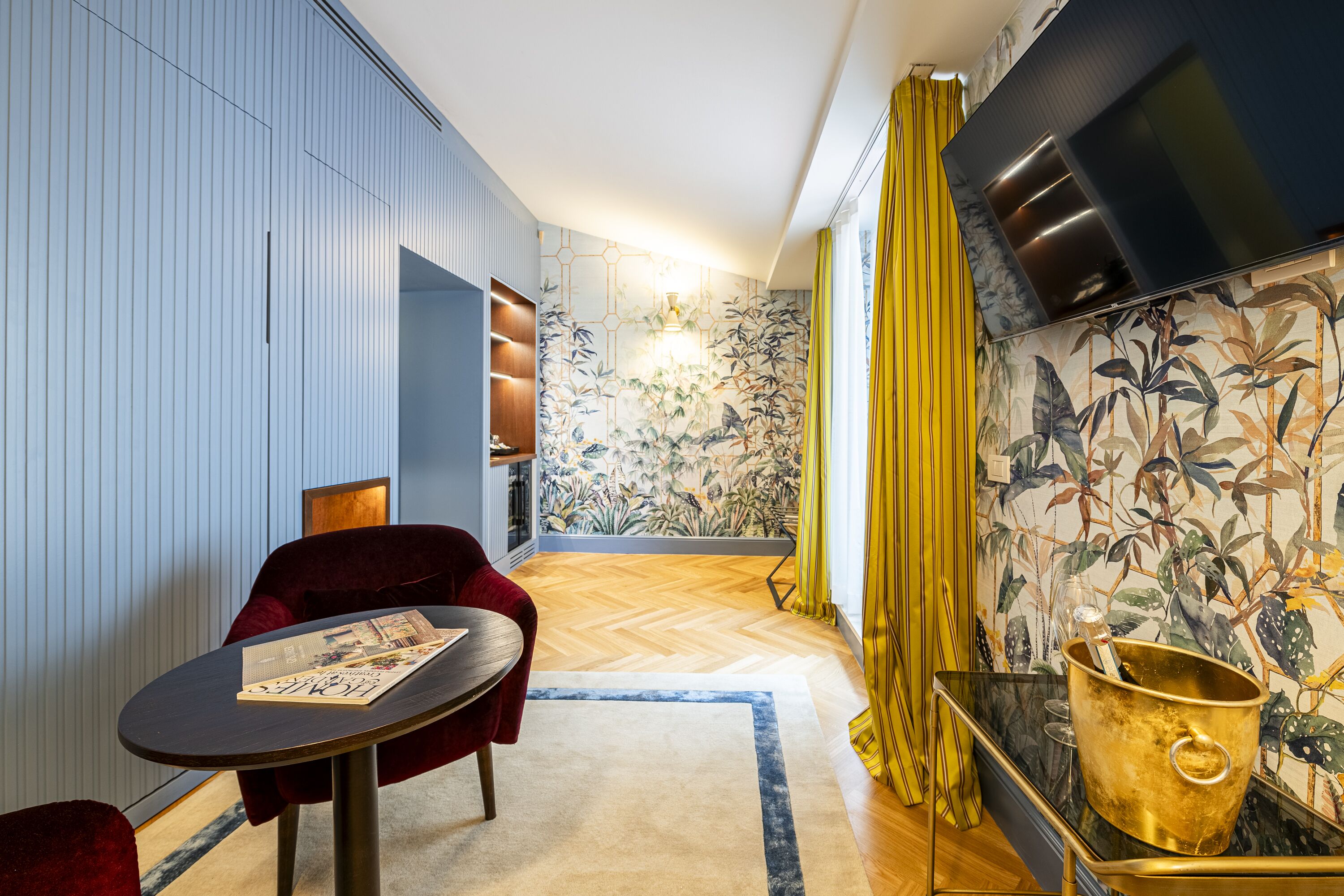 Glimpse Hotel