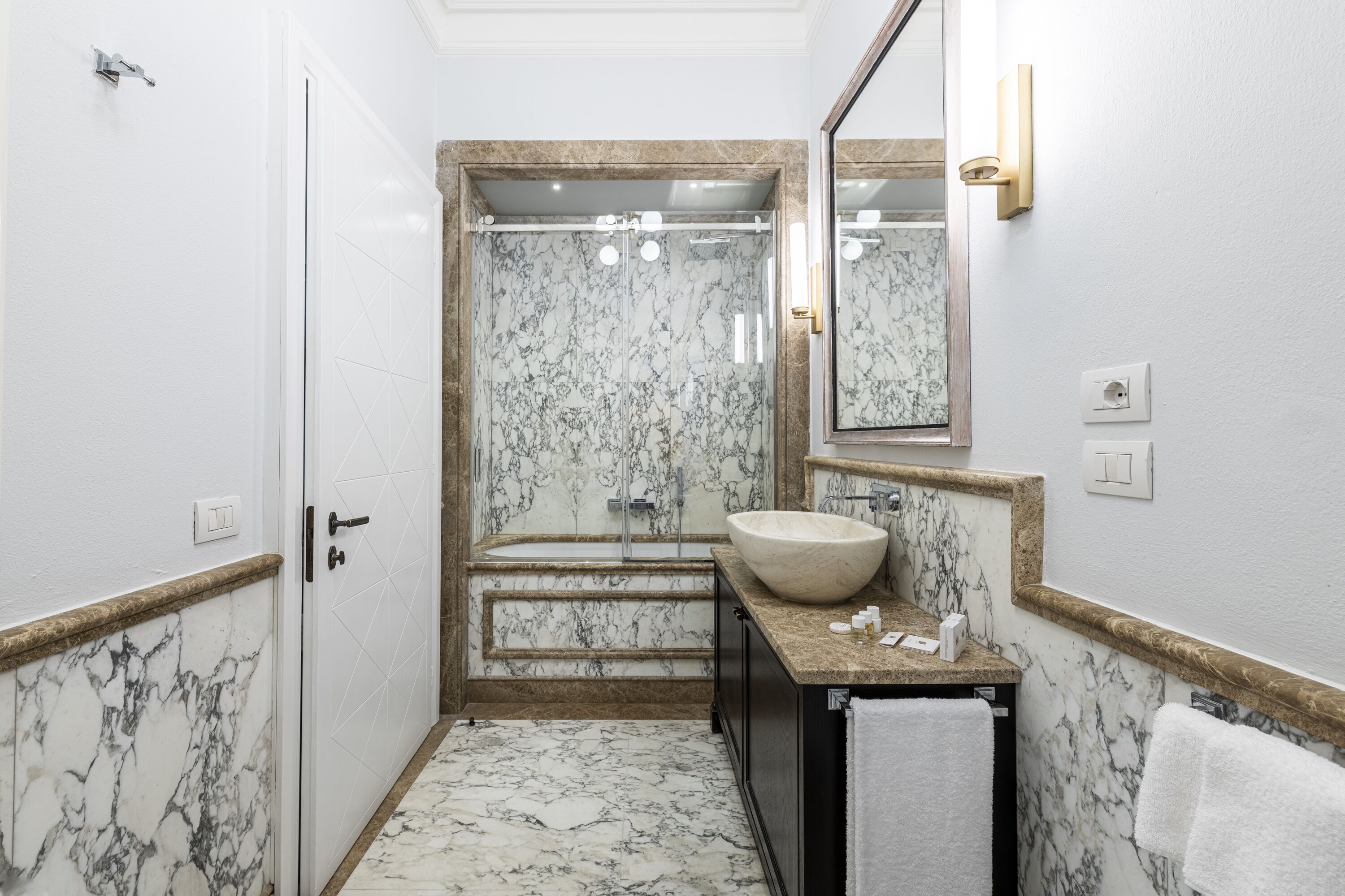 Glimpse Hotel