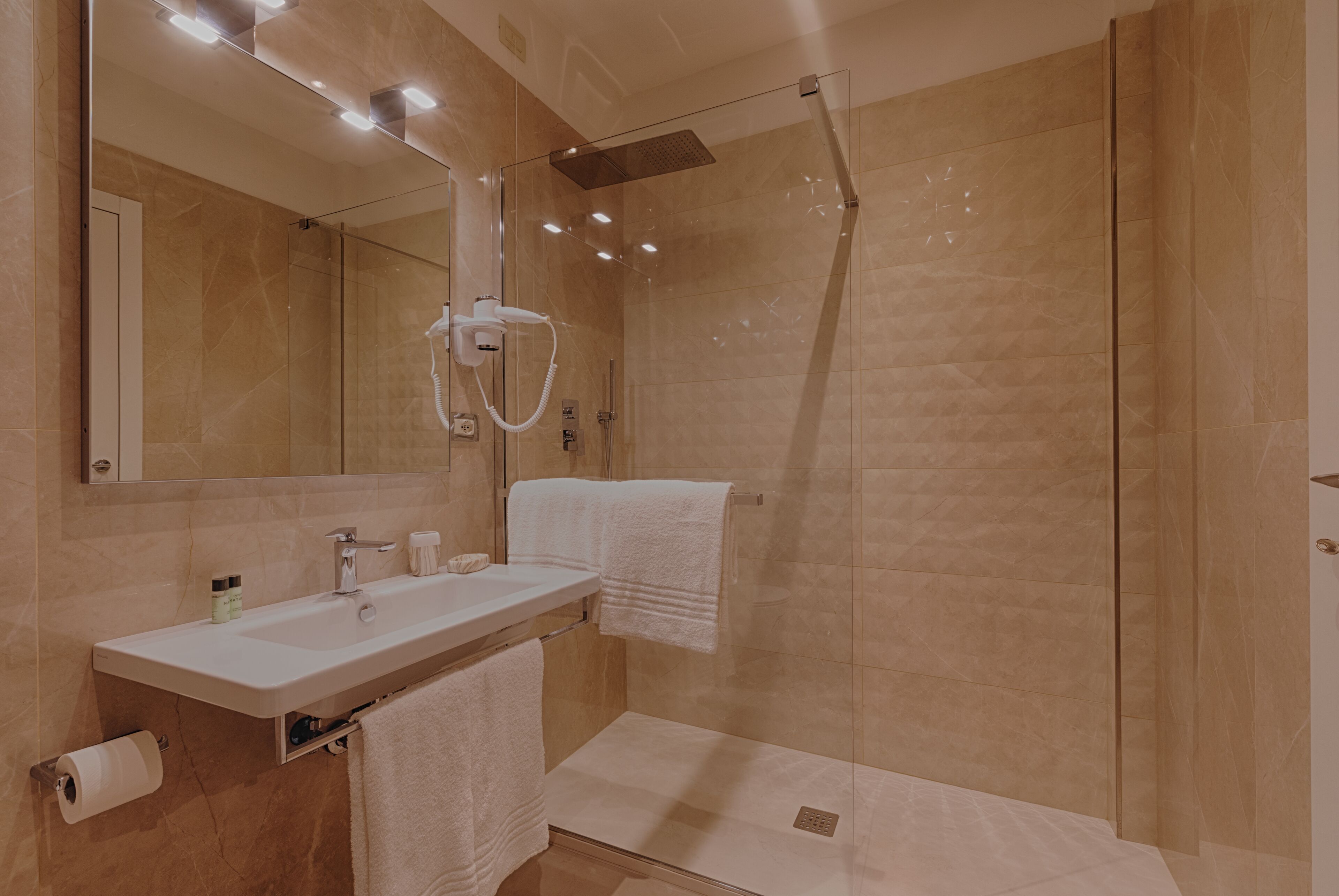 Hotel Maxim Axial