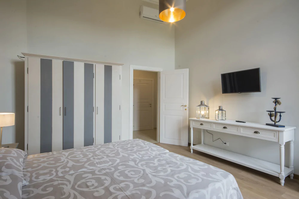 Iris Apartments