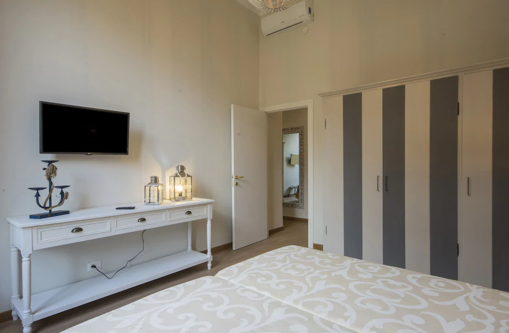 Iris Apartments