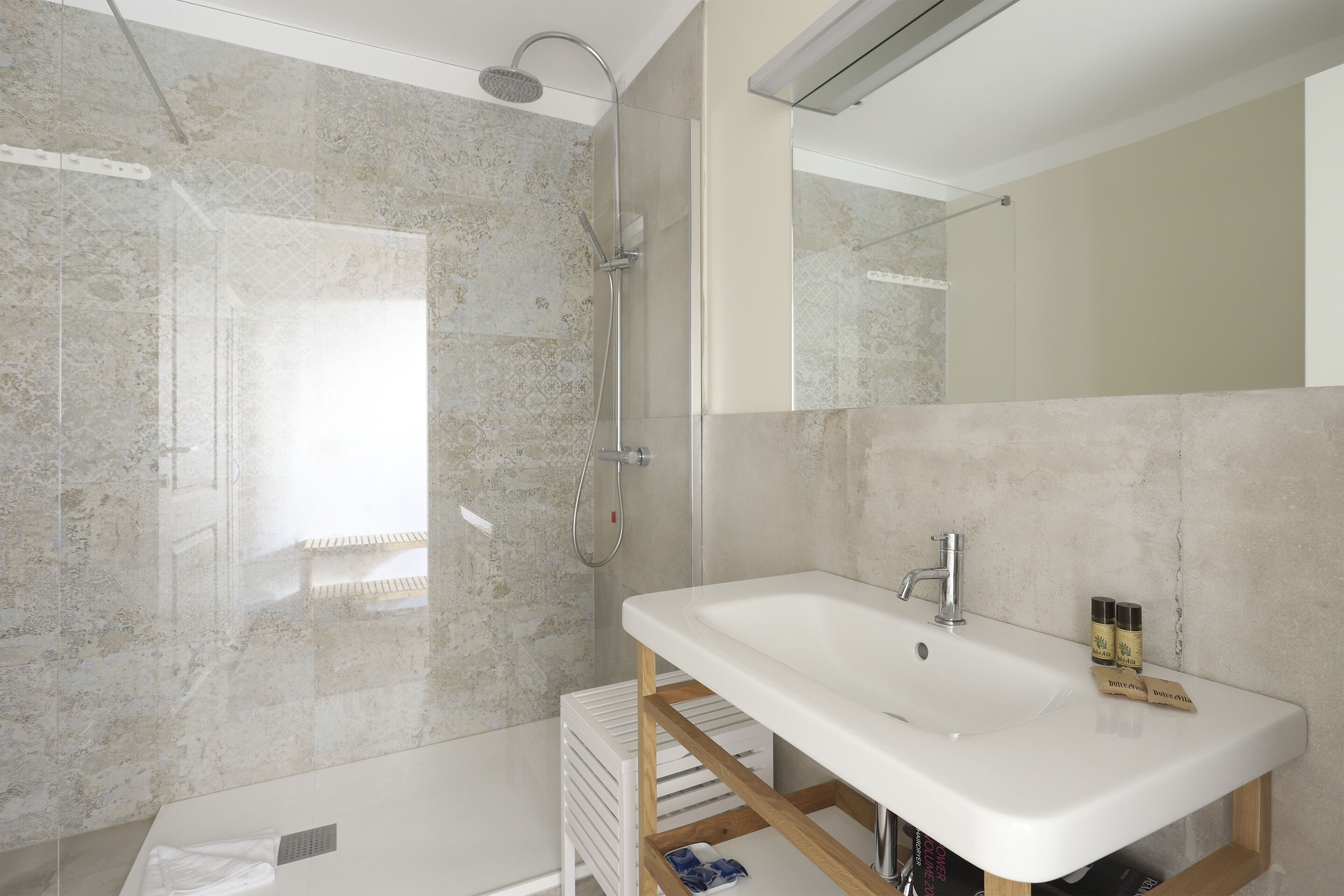 Pauline Suites