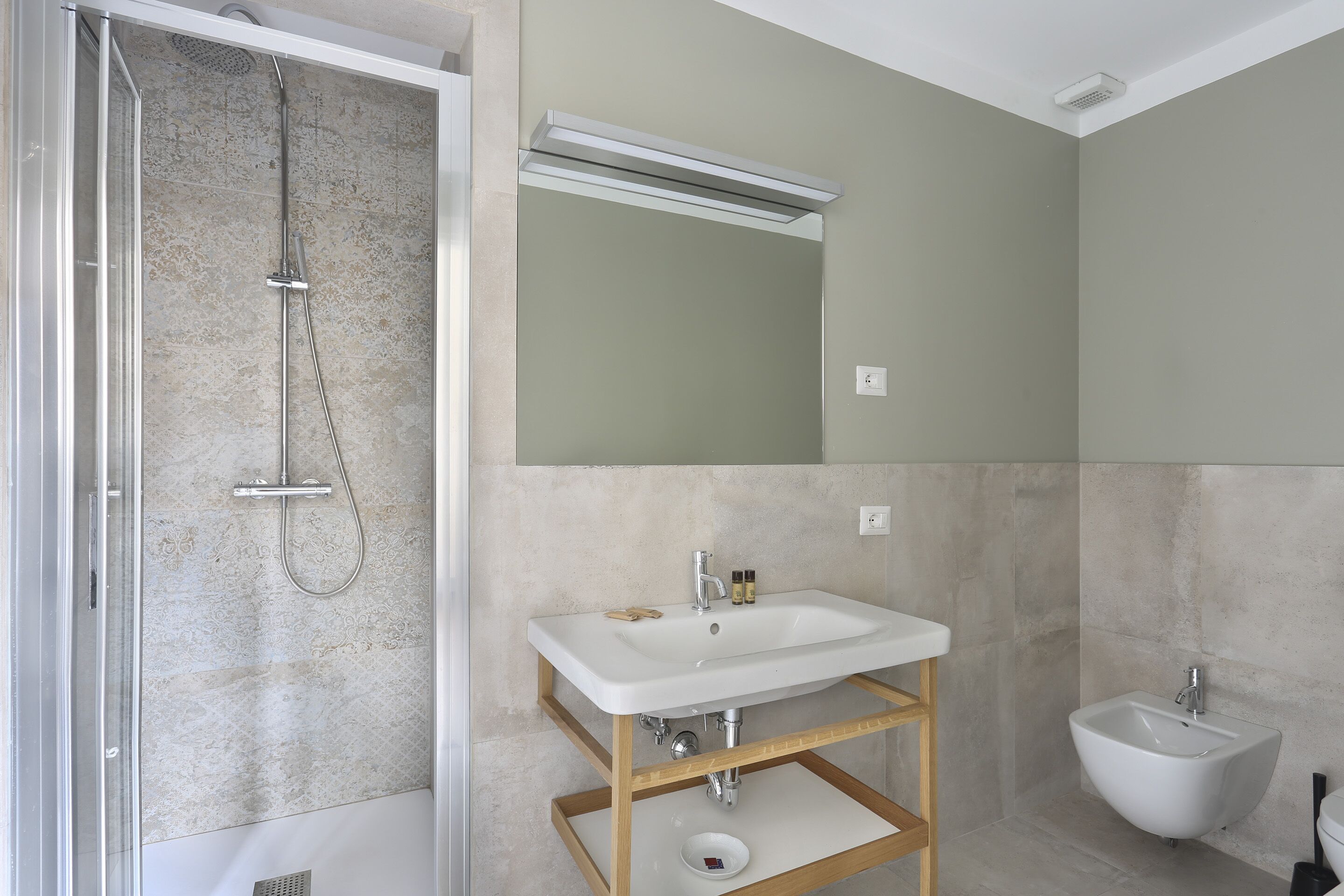 Pauline Suites