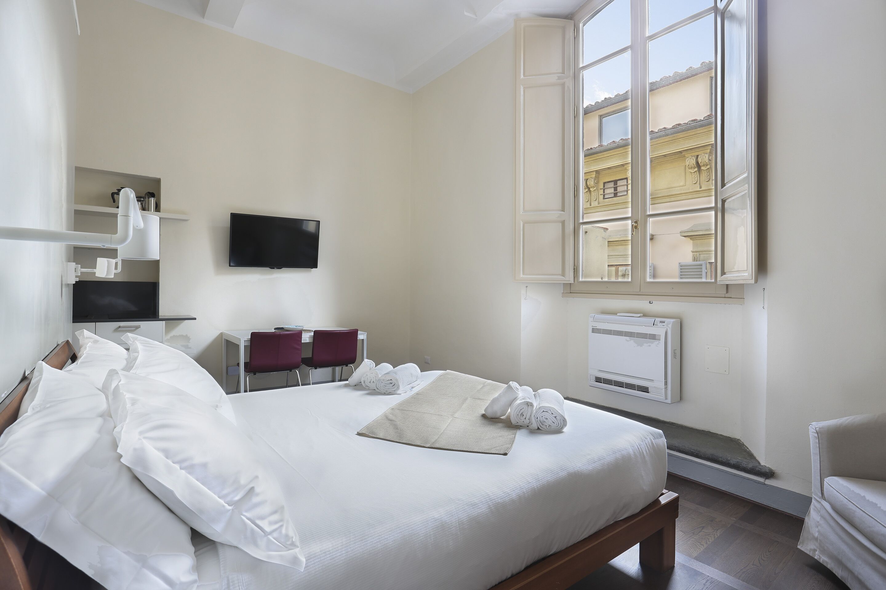 Pauline Suites