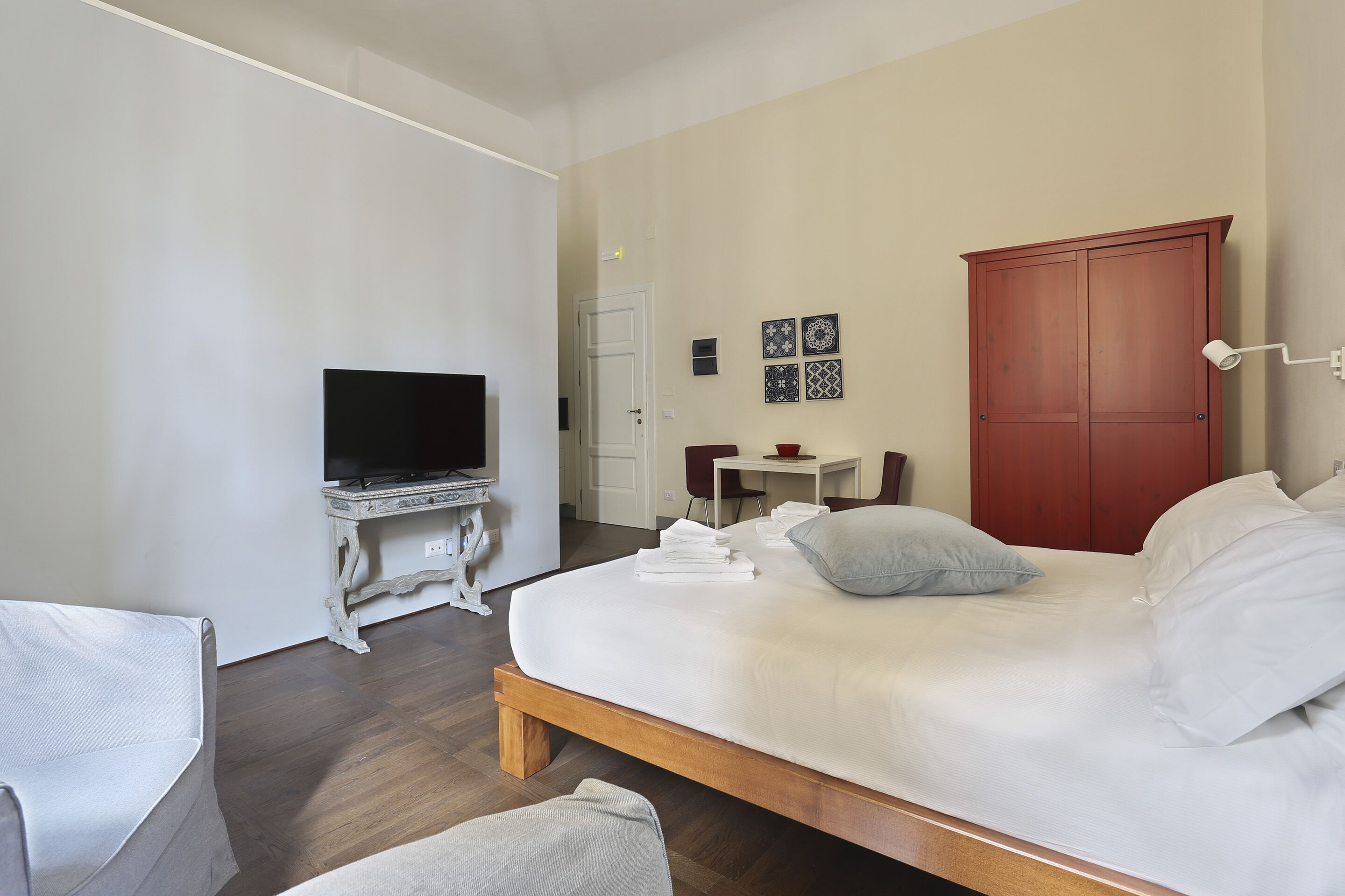 Pauline Suites
