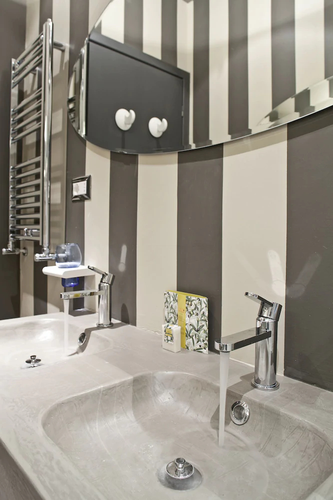 Porcellino Gallery Art Boutique B&B