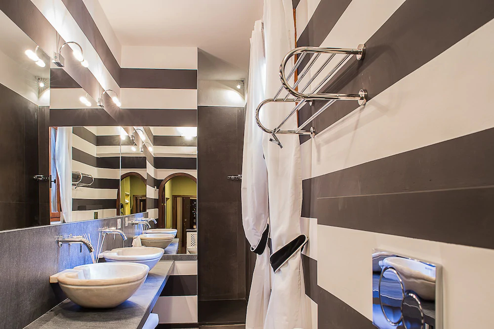Porcellino Gallery Art Boutique B&B