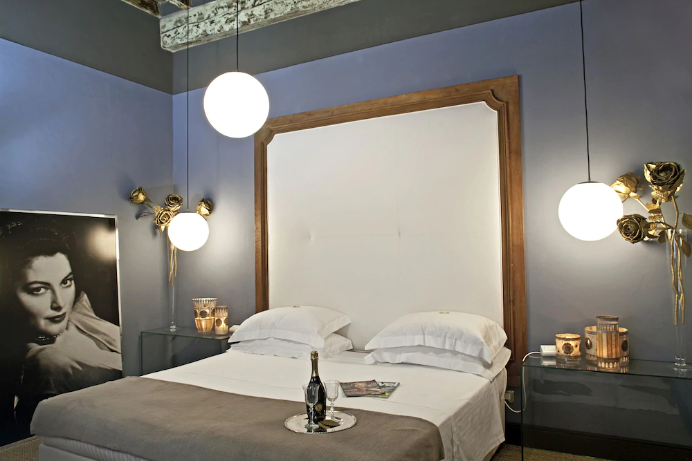 Porcellino Gallery Art Boutique B&B