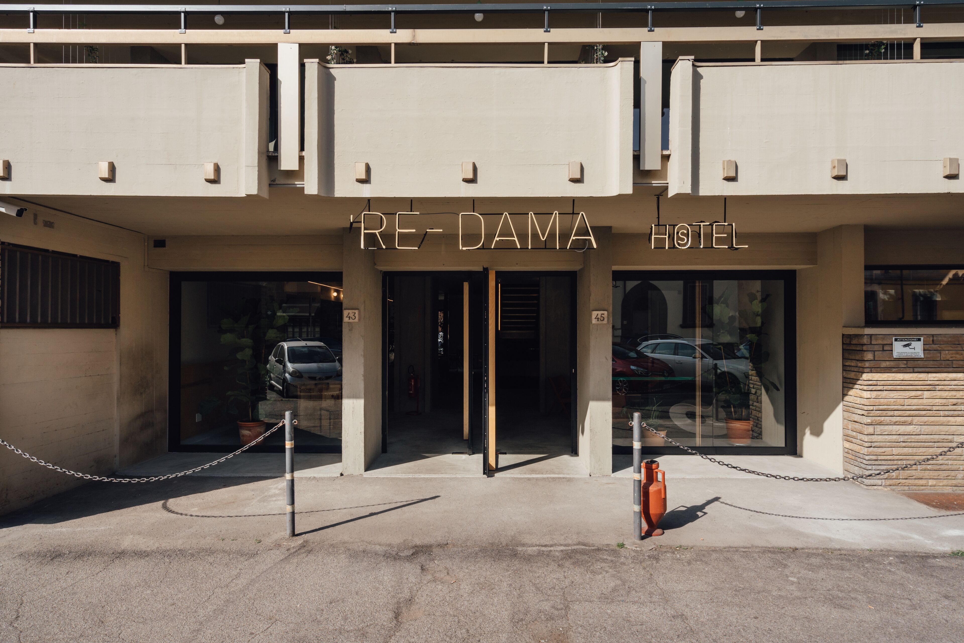 'RE-Dama
