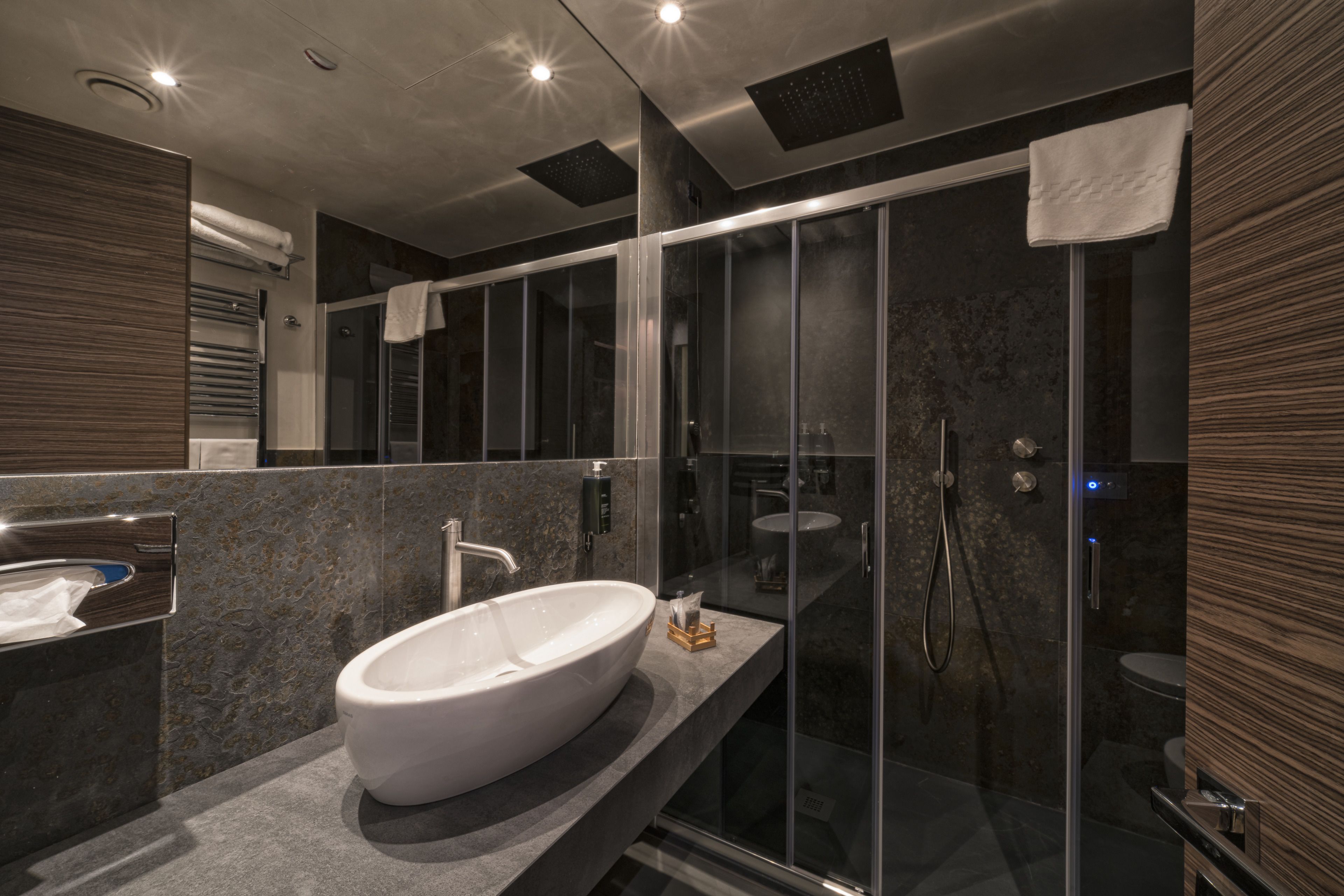 Solo Experience Hotel