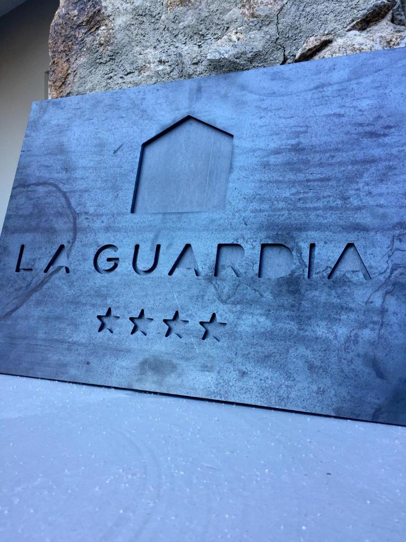 La Guardia Hotel