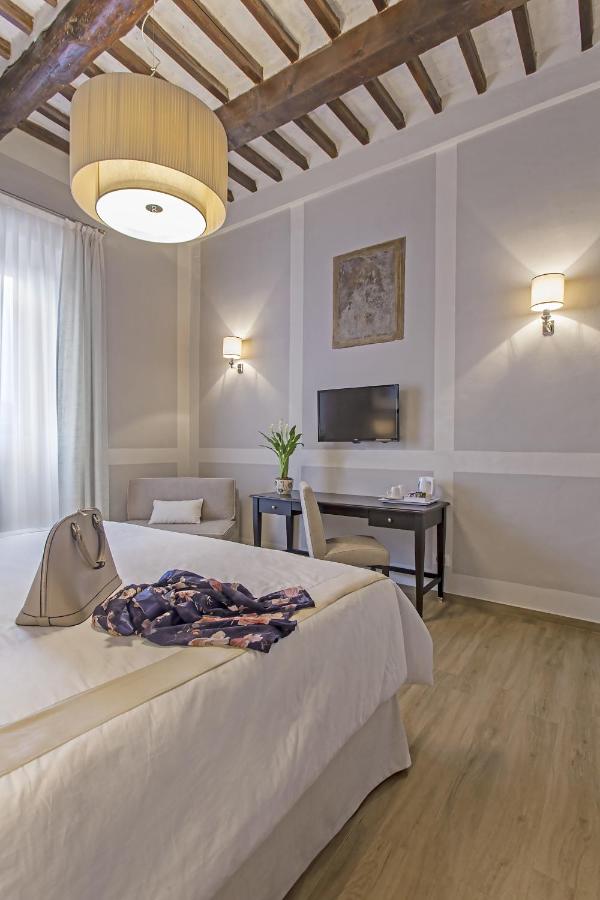 II Chiostro del Carmine