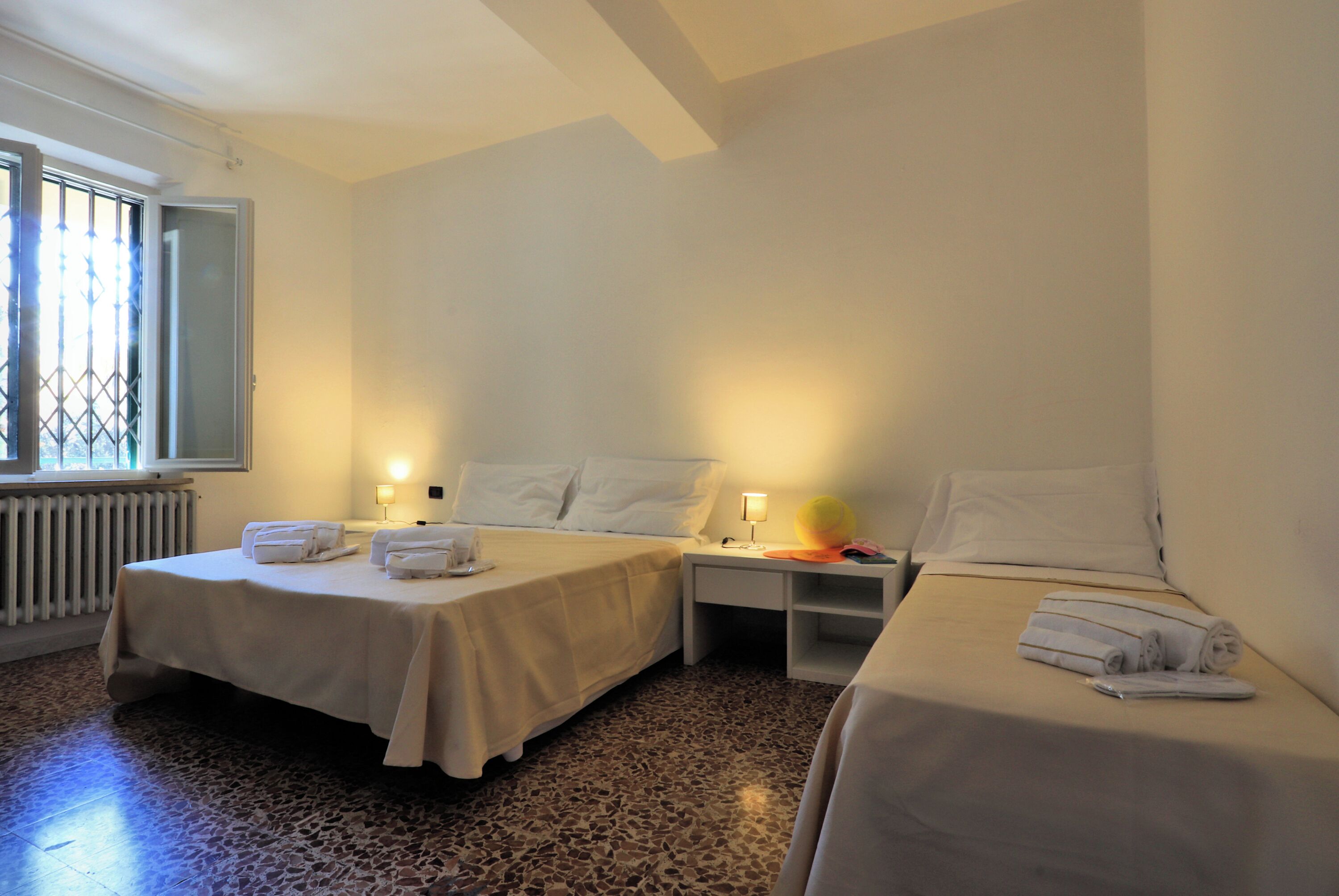 Bed And Parking Cecina Rooms