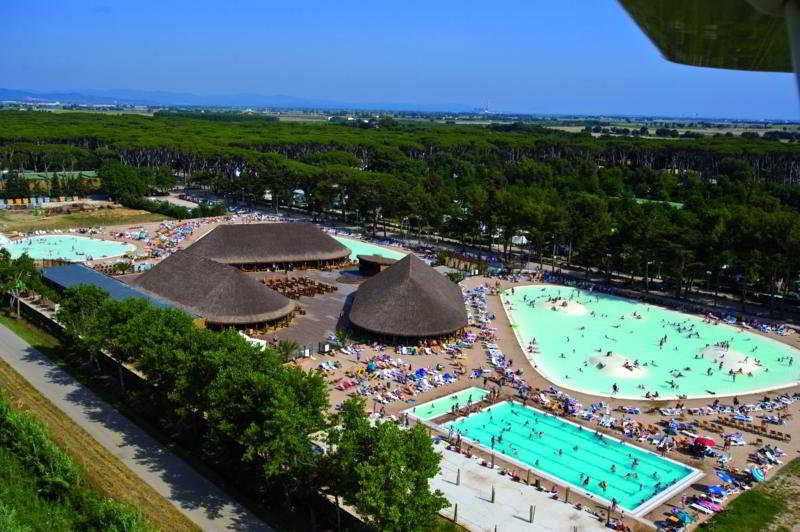 hu Park Albatros village