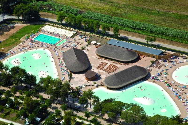 hu Park Albatros village