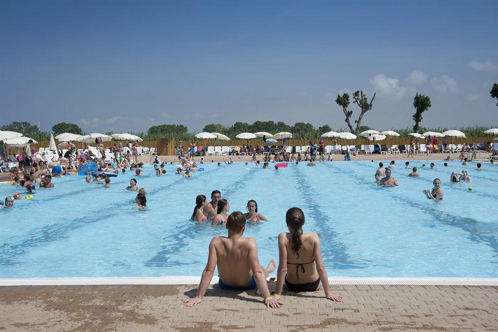 hu Park Albatros village