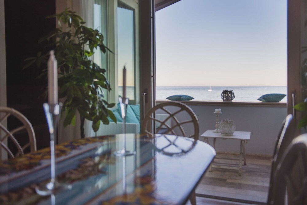 Villa Lilla Attic On The Beach