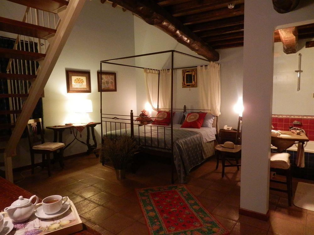 Le Vignole Country House