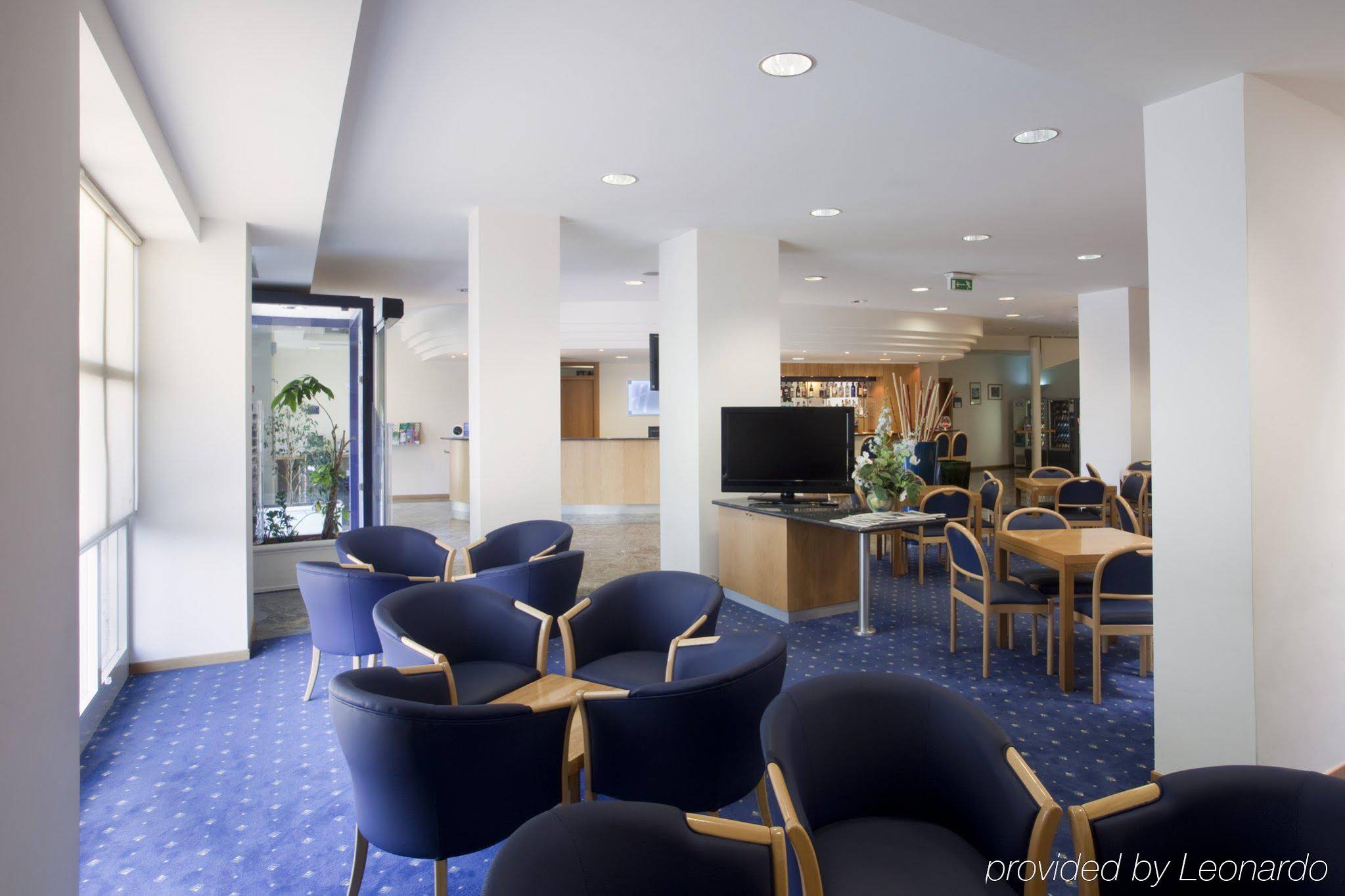 City Hotel & Suites
