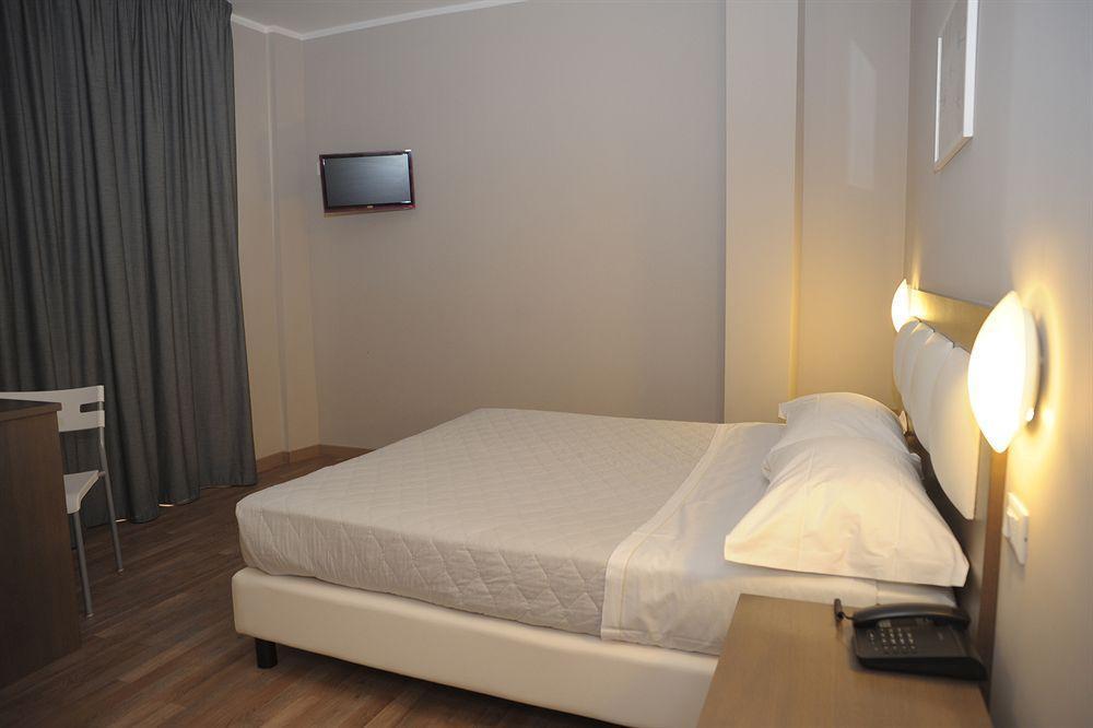 GG8 Restaurant & Hotel