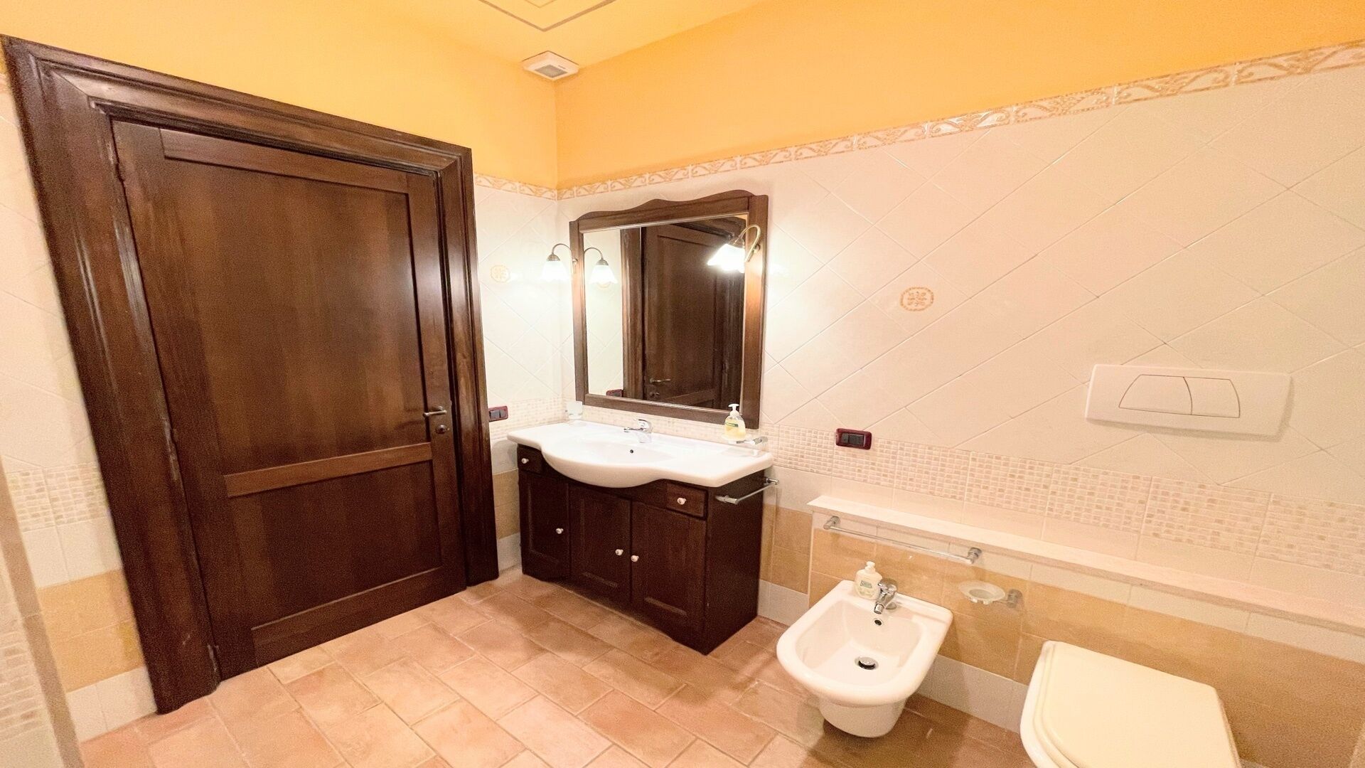 Spoleto Storico Spacious City House - Car Unnecessary - Wifi - Sleeps 10
