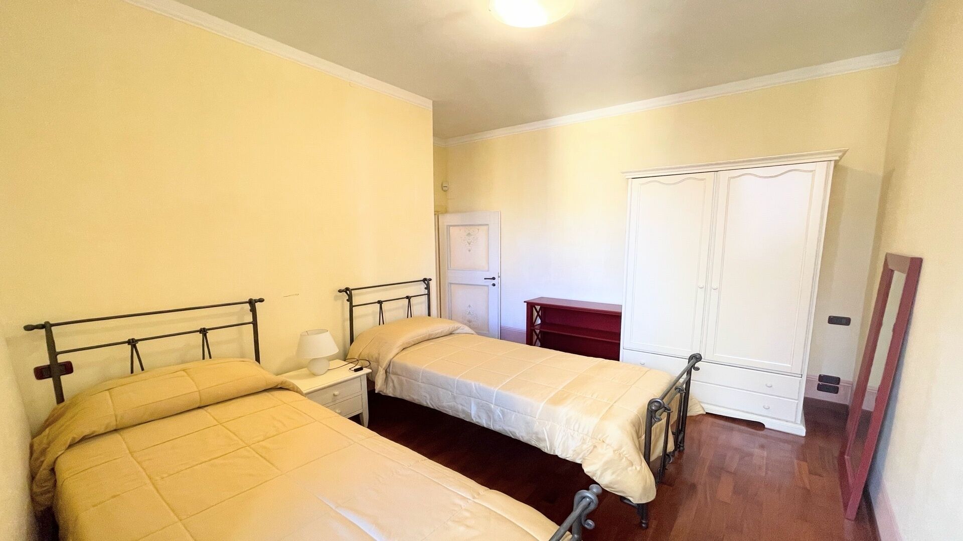 Spoleto Storico Spacious City House - Car Unnecessary - Wifi - Sleeps 10