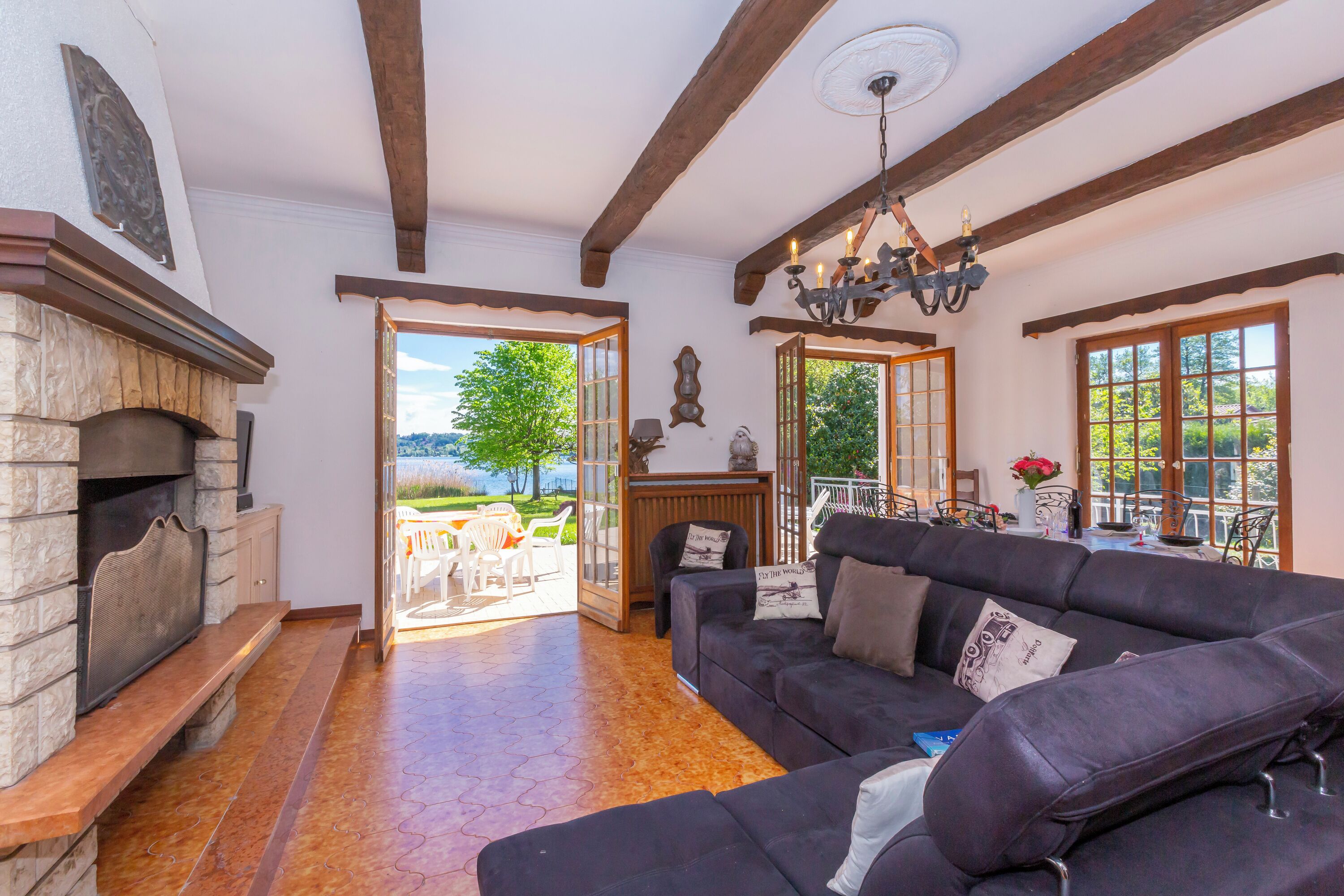 Villa Martine Au Bord Du Lac by Happy Rentals