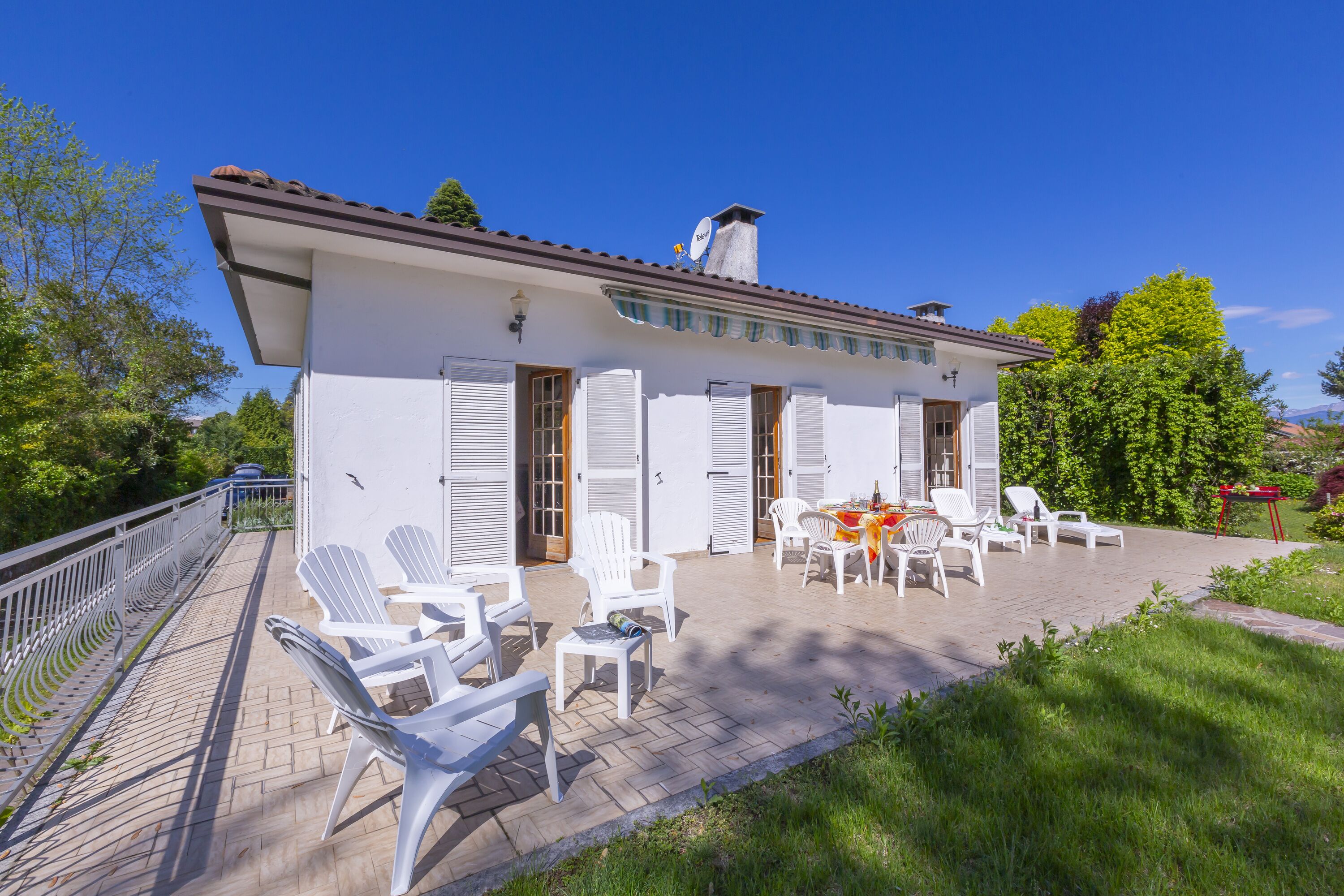 Villa Martine Au Bord Du Lac by Happy Rentals