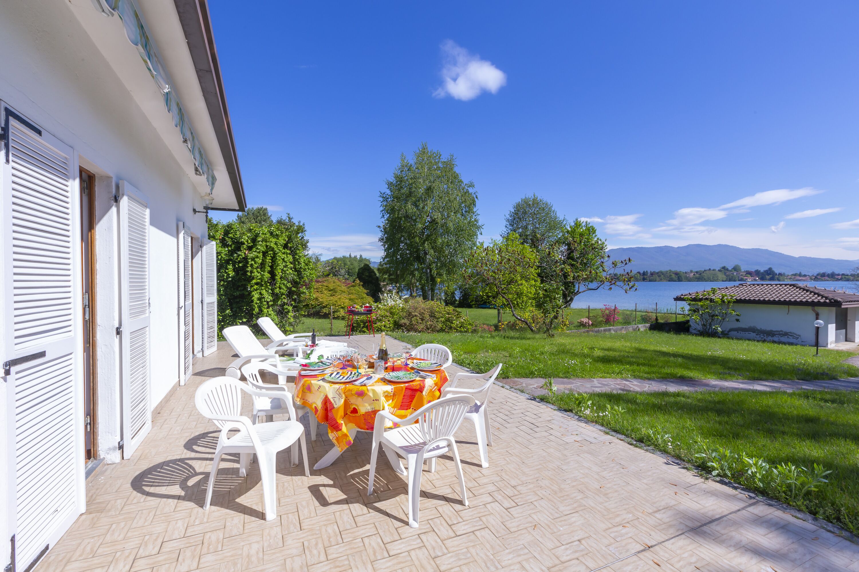 Villa Martine Au Bord Du Lac by Happy Rentals