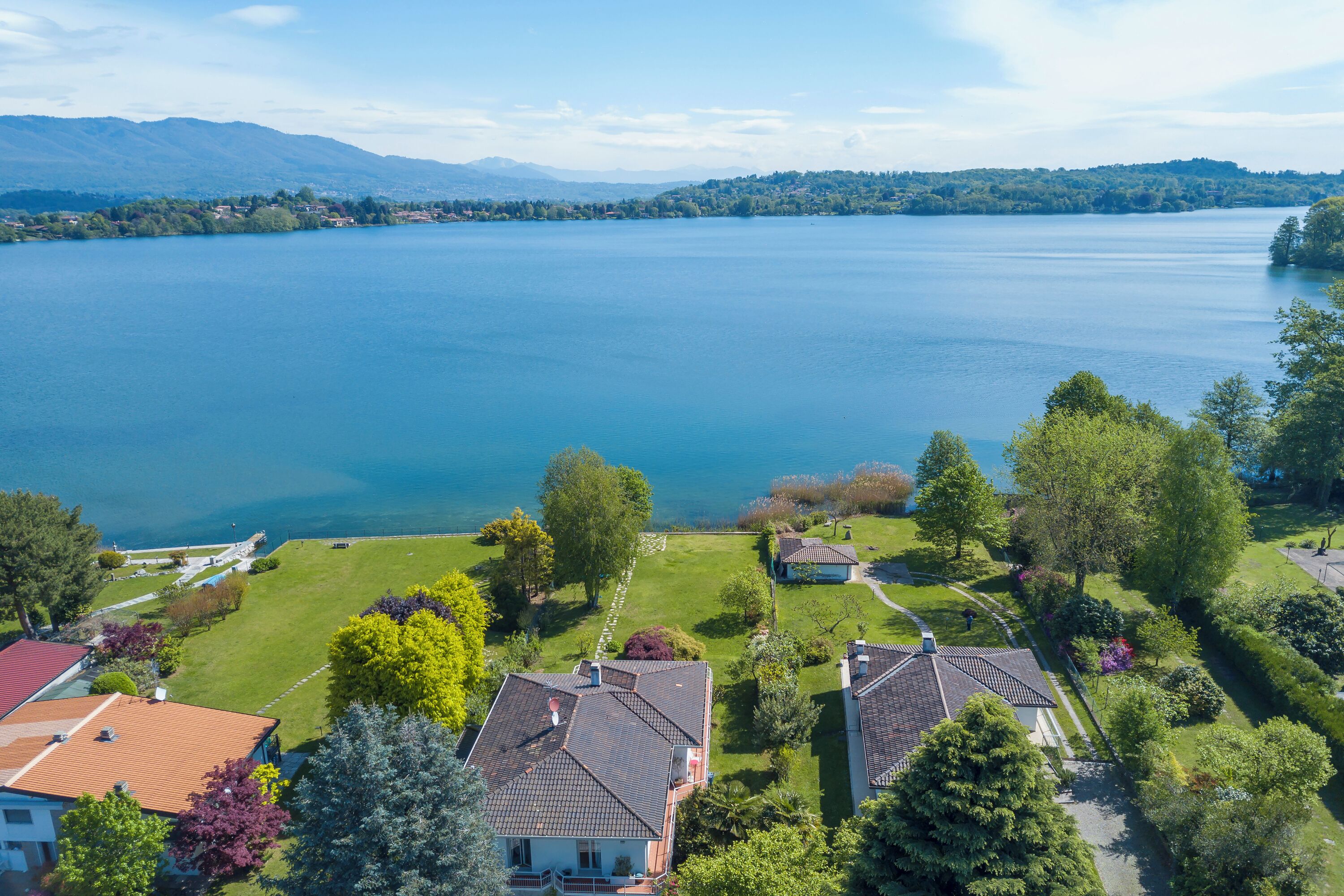 Villa Martine Au Bord Du Lac by Happy Rentals