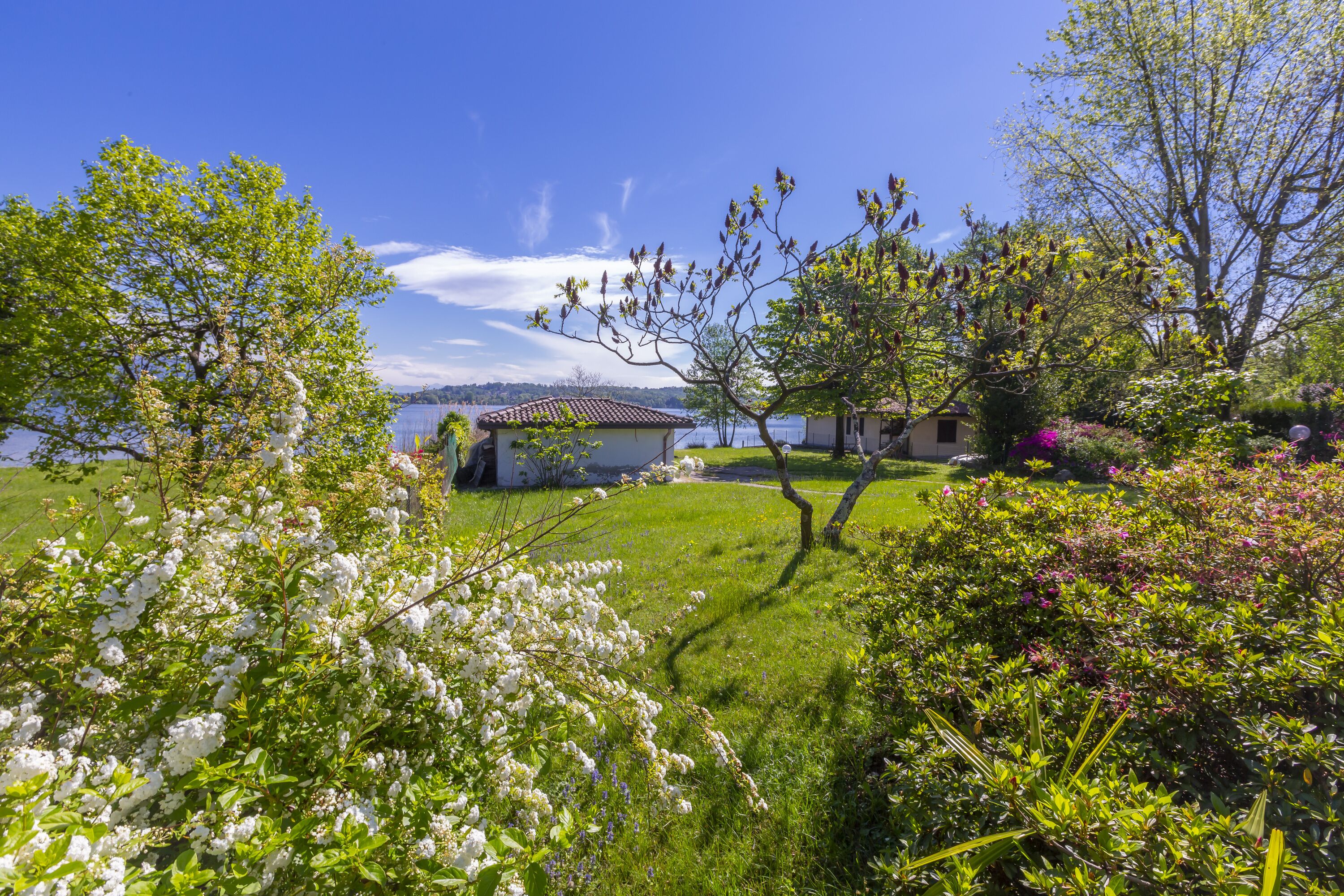 Villa Martine Au Bord Du Lac by Happy Rentals