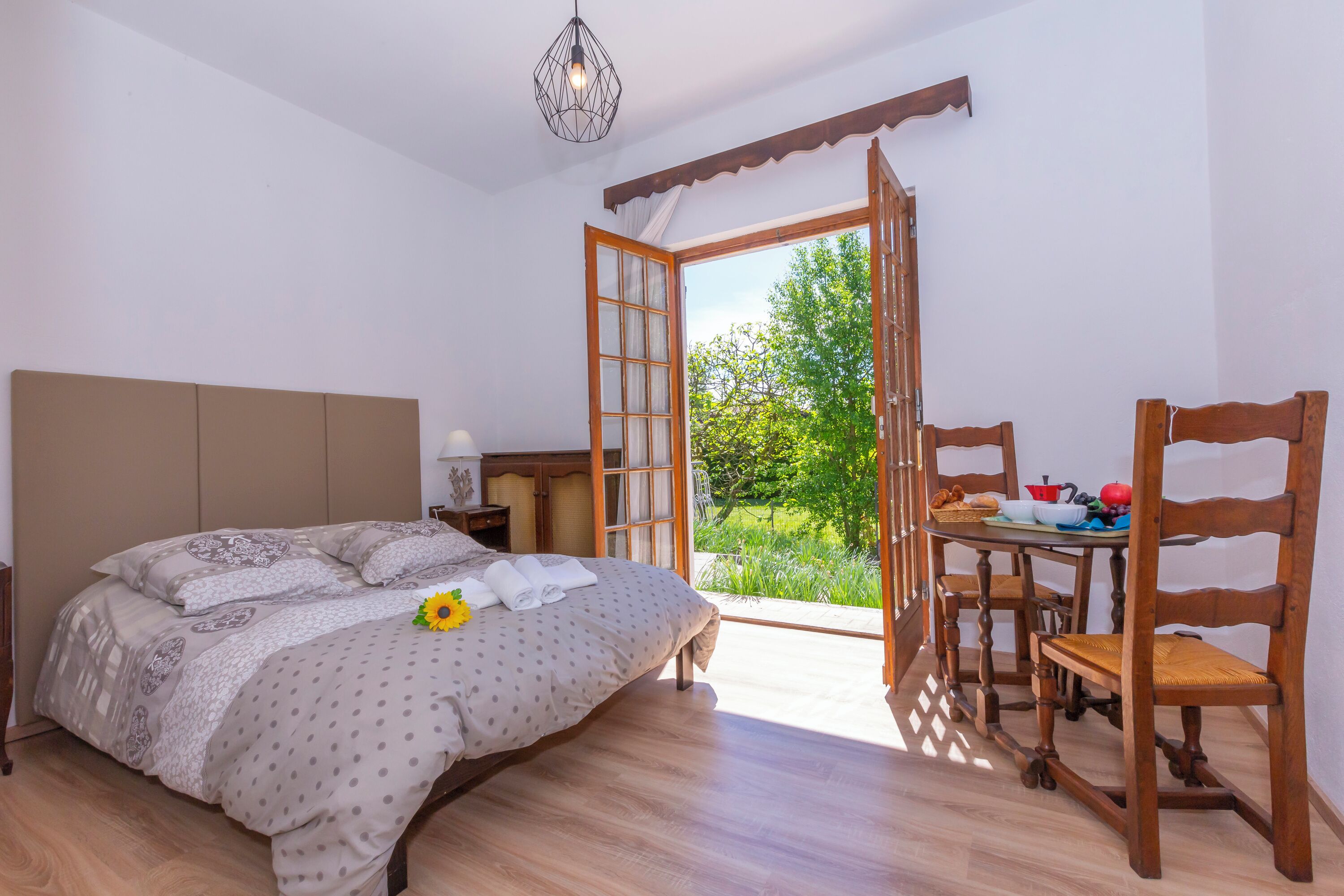 Villa Martine Au Bord Du Lac by Happy Rentals