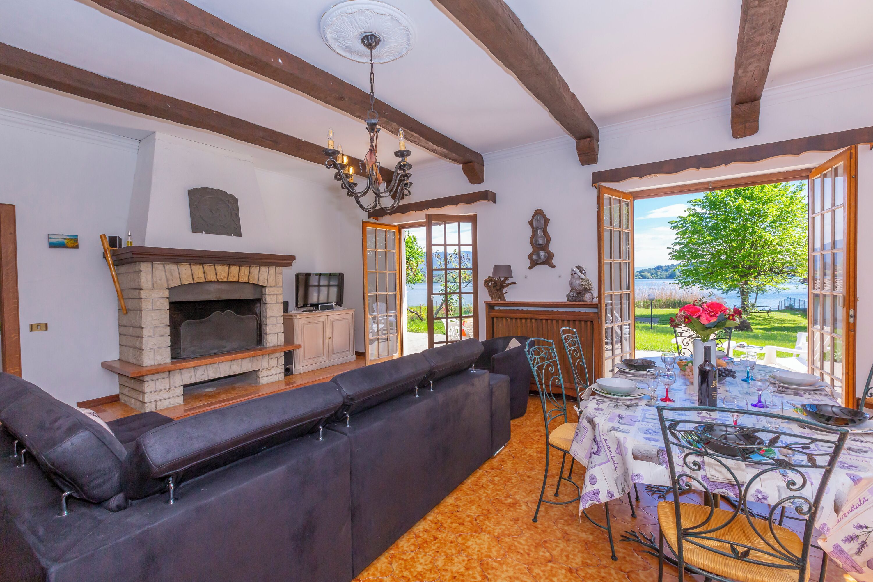 Villa Martine Au Bord Du Lac by Happy Rentals