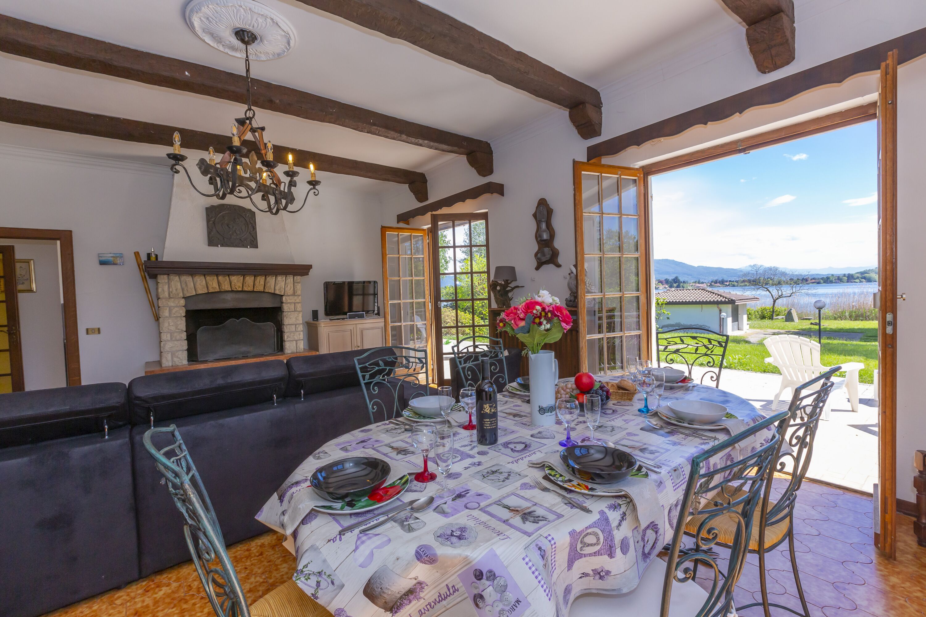 Villa Martine Au Bord Du Lac by Happy Rentals