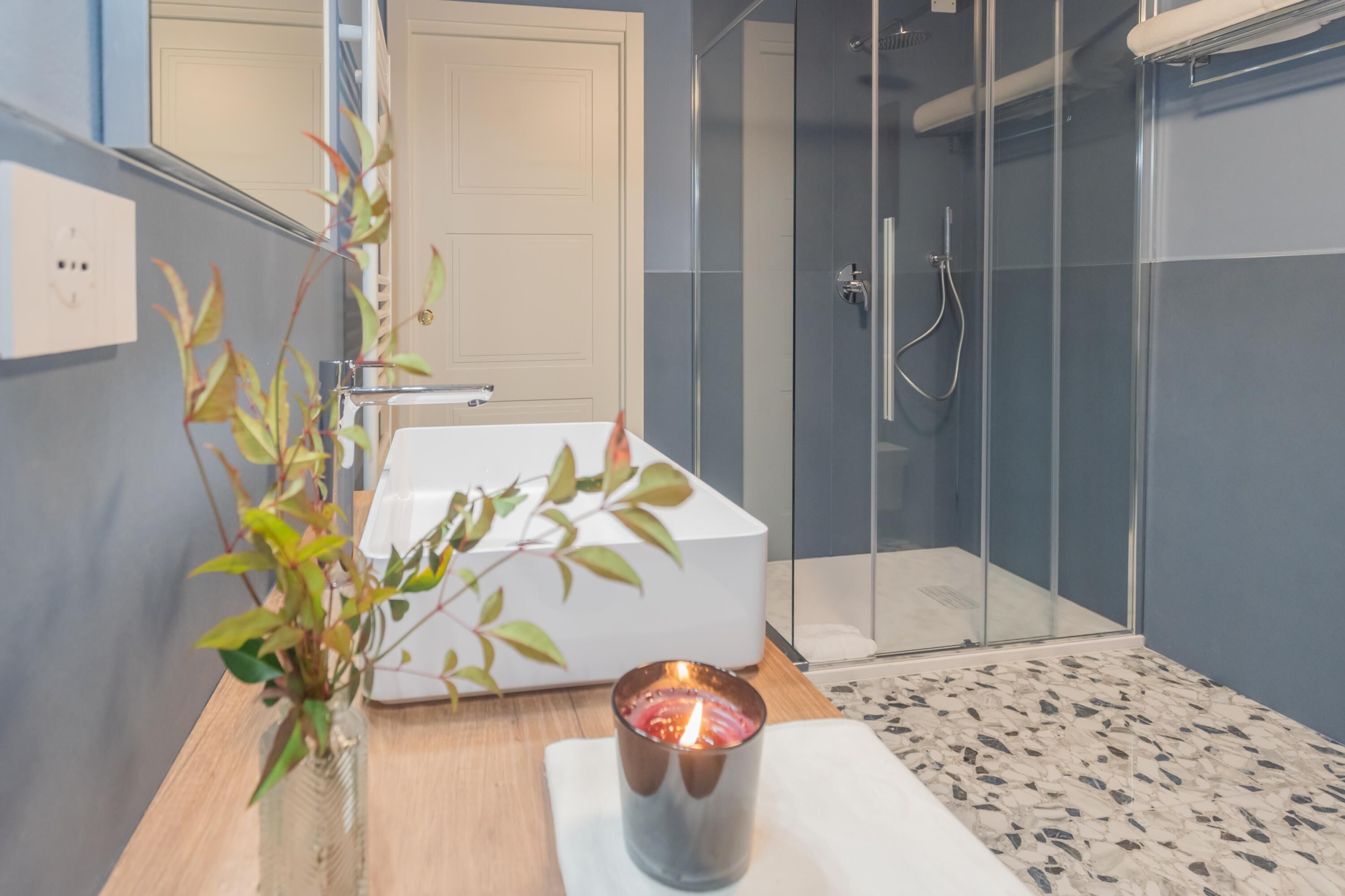 Cinque Giornate 70 Suites by Rent All Como