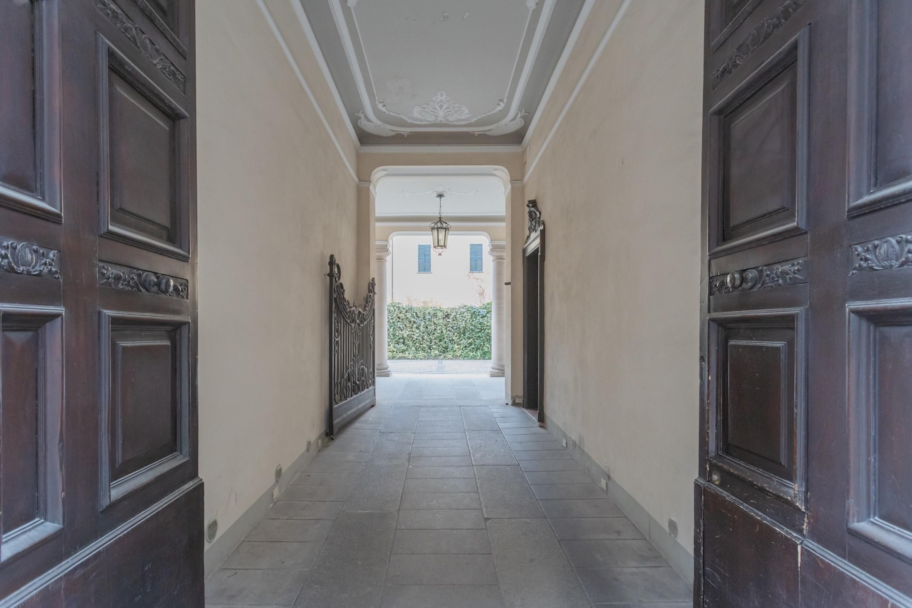 Cinque Giornate 70 Suites by Rent All Como