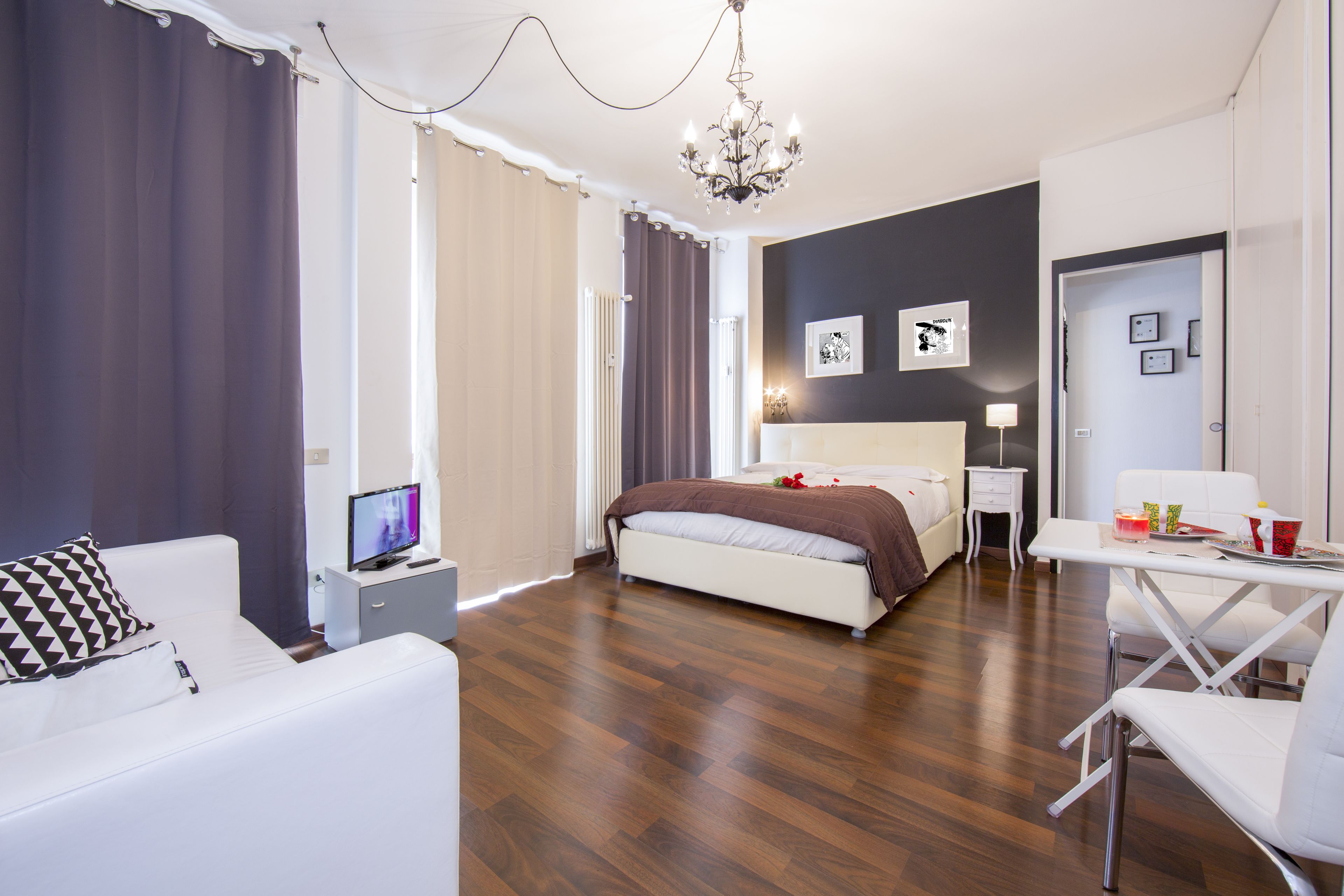 The Square Apartment