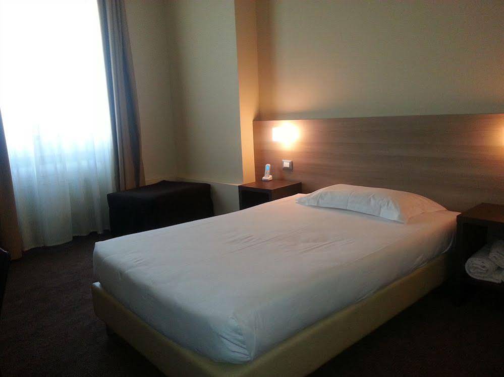 HLL Hotel Lungolago Lecco