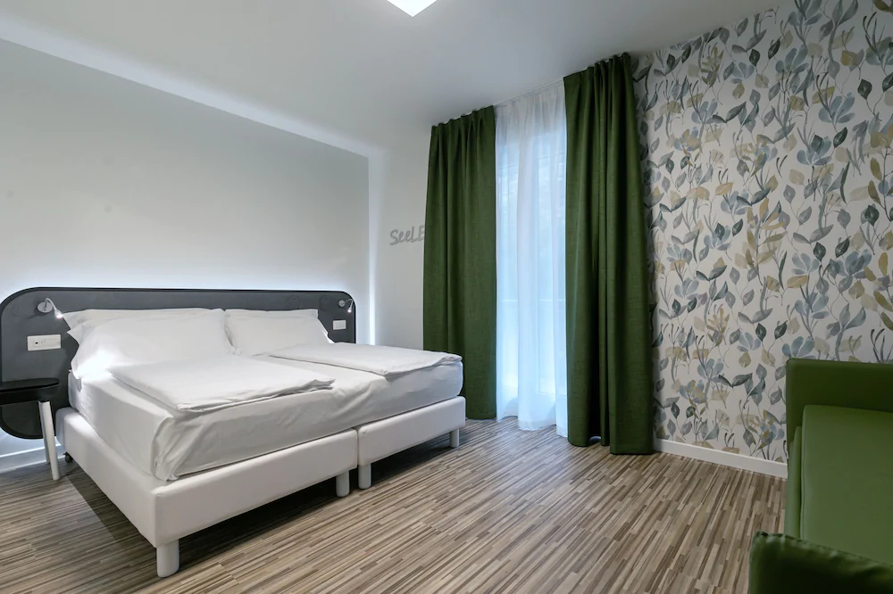 Hi Hotels Torbole Pool & Spa