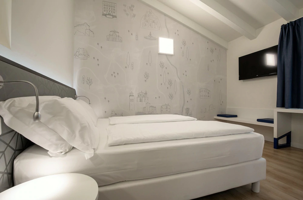 Hi Hotels Torbole Pool & Spa