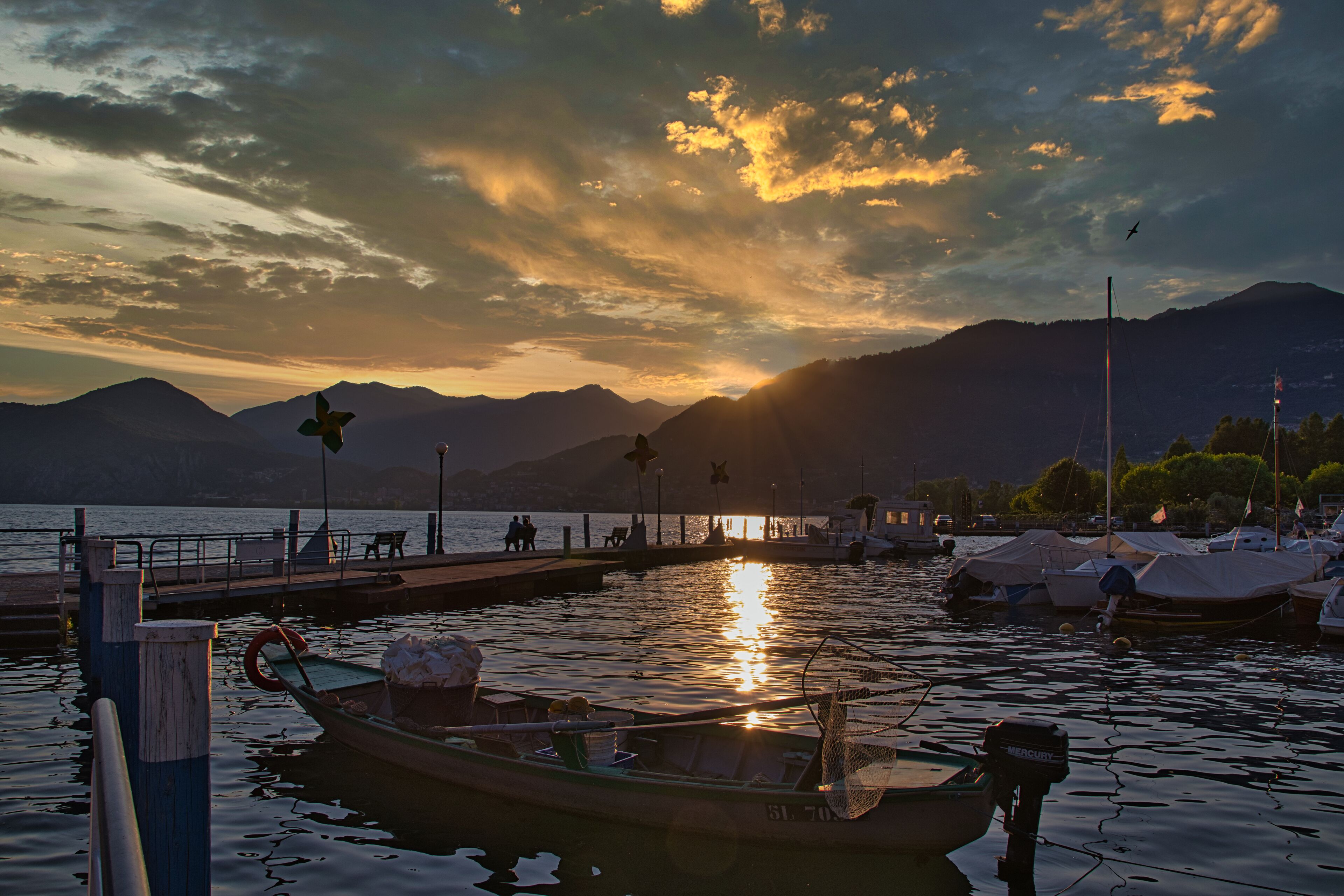 Tramonti E Lago