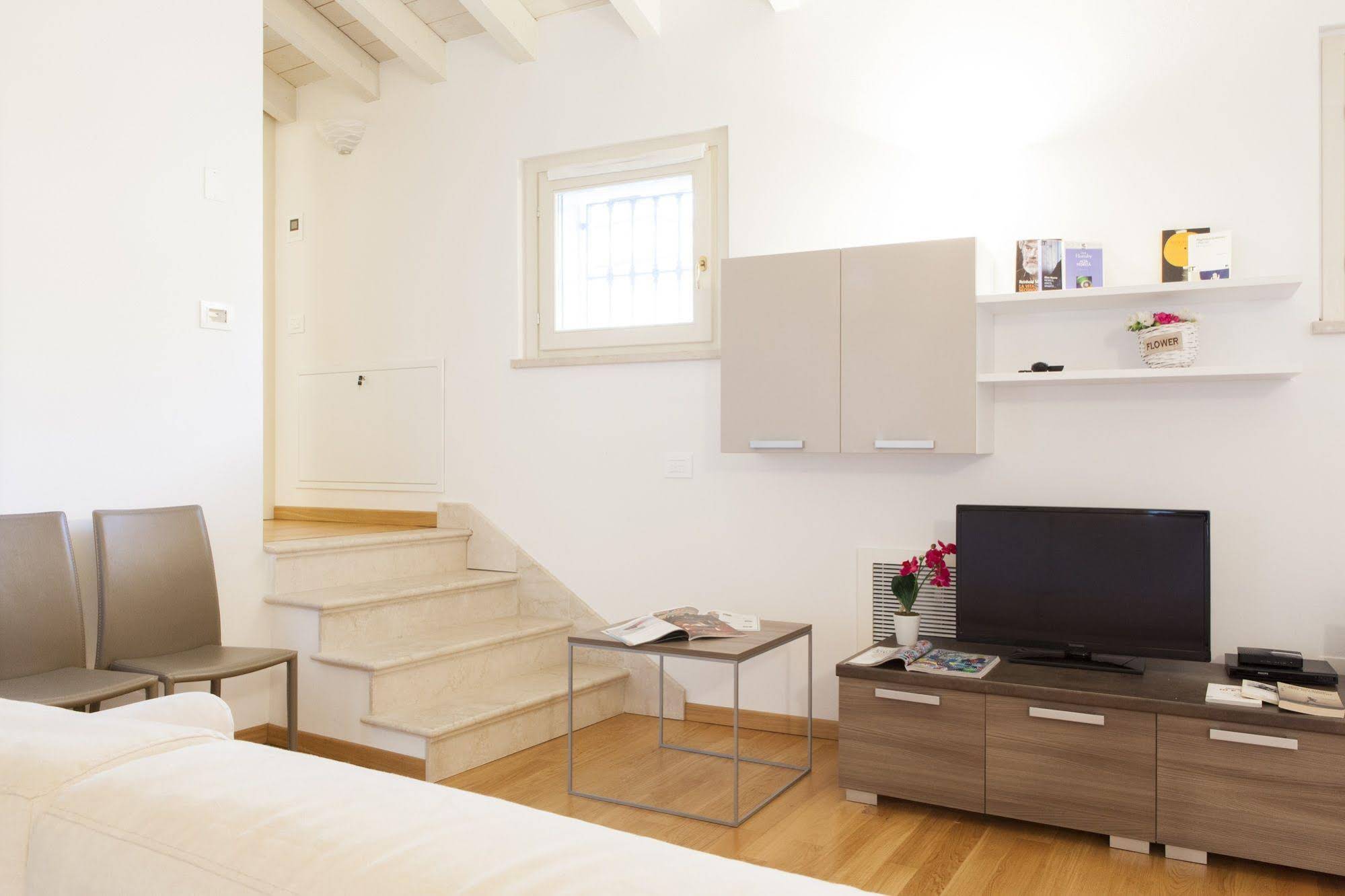 Polpenazze Halldis Apartments